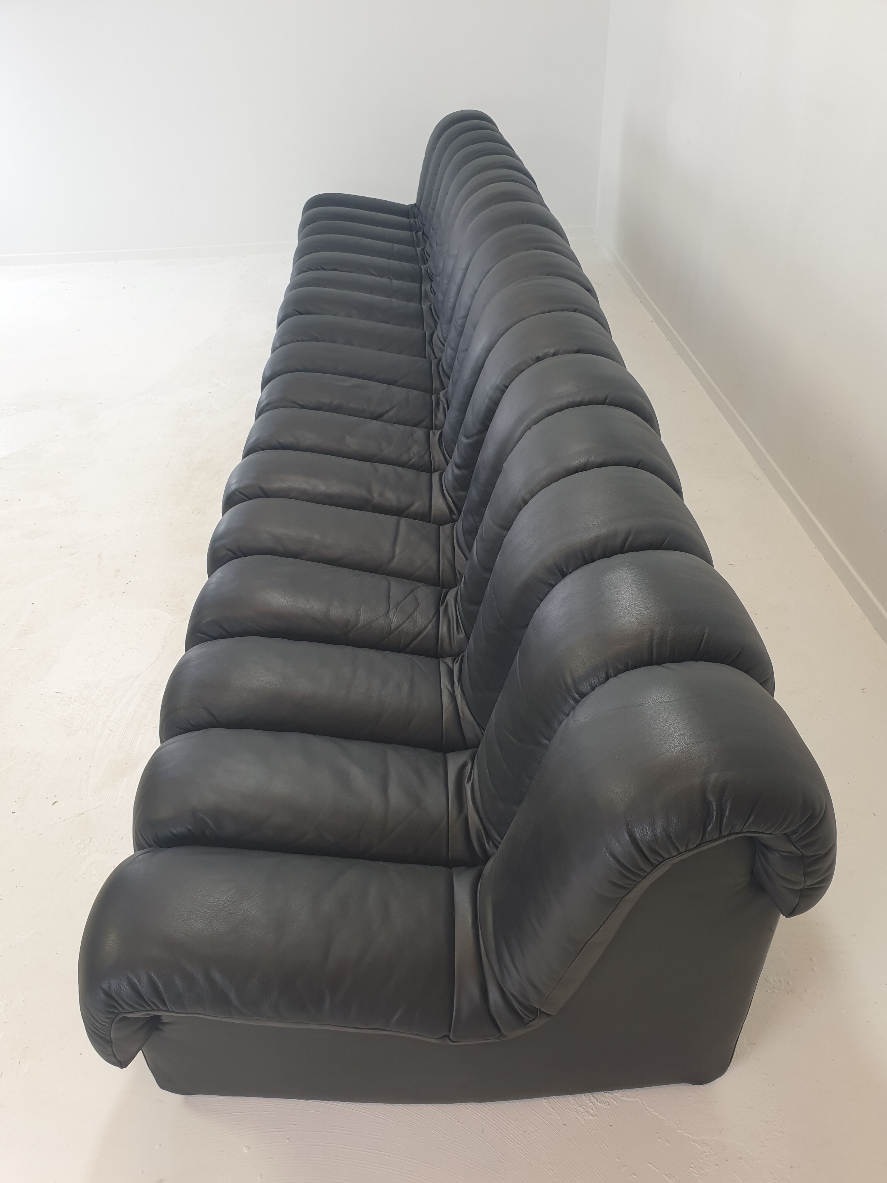 De Sede DS-600 "Non Stop" Snake Shaped Modular Sofa in Full Black Leather