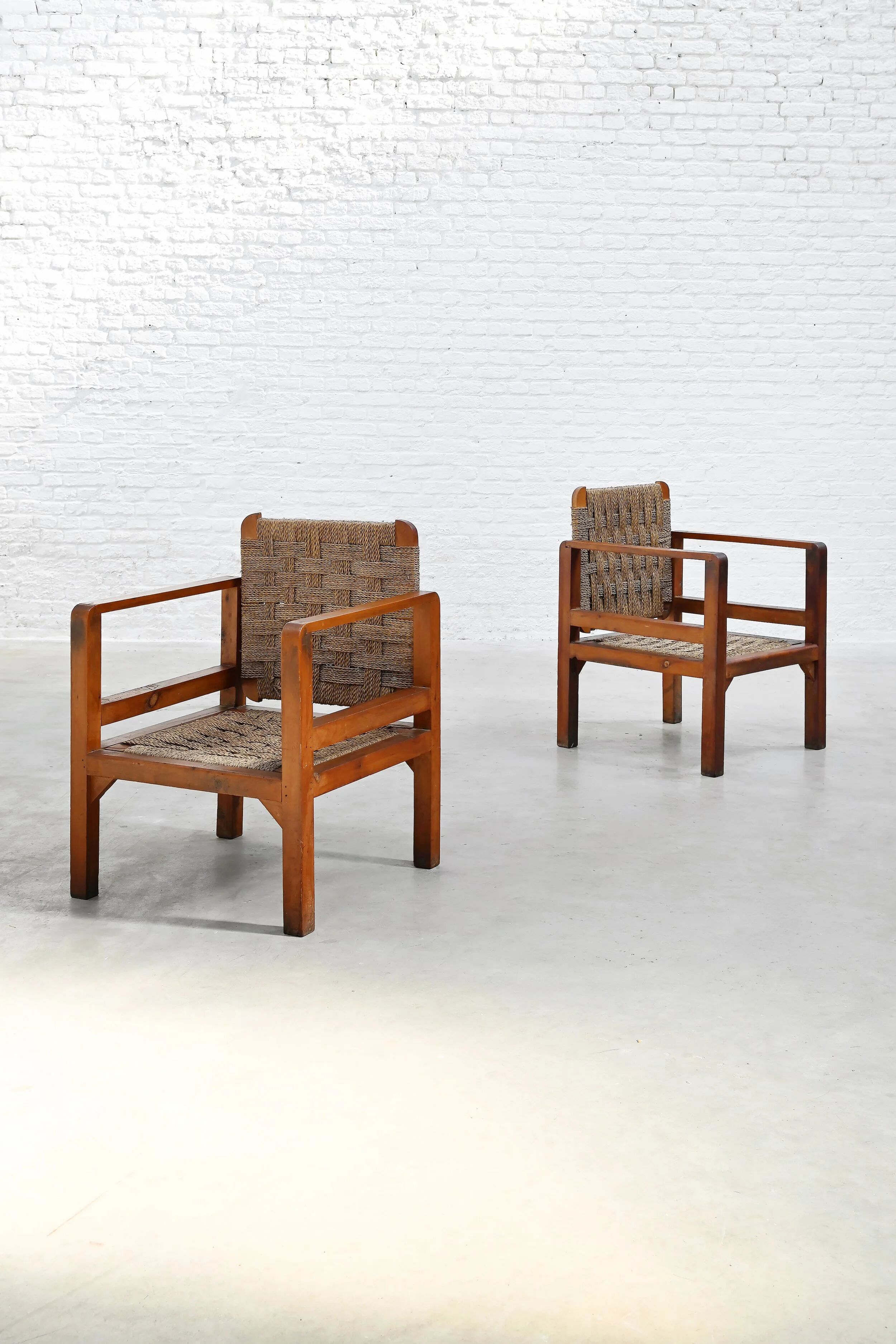 Paire de fauteuils en chêne français et en paille tissée, France, années 1960.