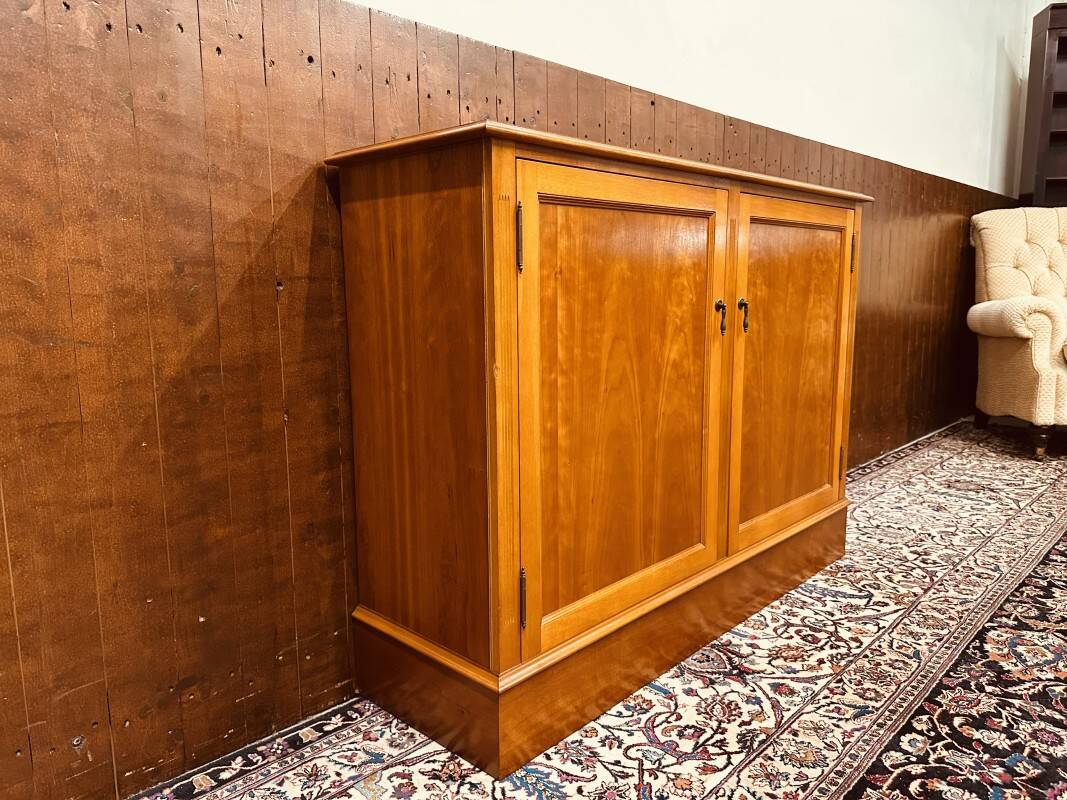 Classic English Sideboard Office Cabinet cupboard