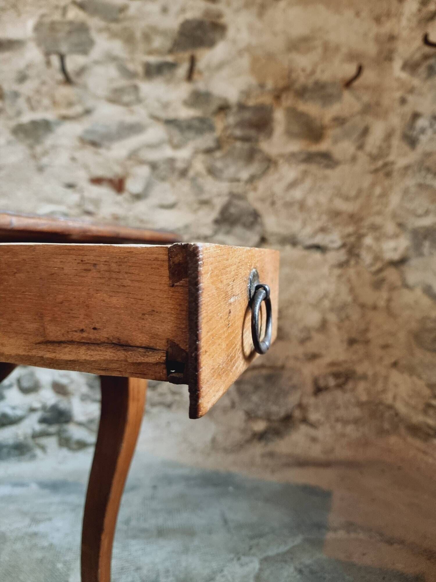 Louis XV provincial desk – 18th century – Walnut & Elm – 116 x 63 cm