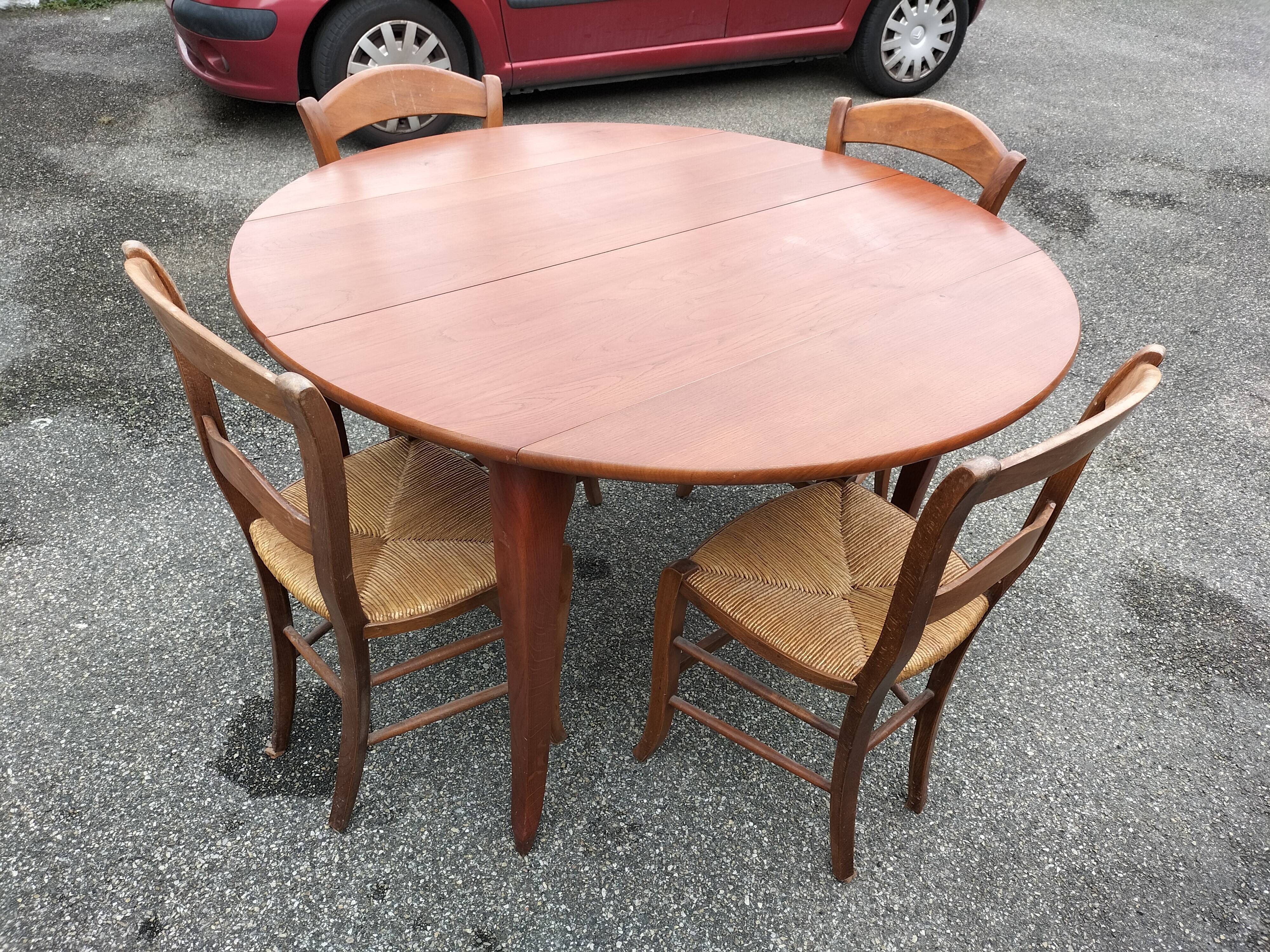 Round table in cherry tree and 4 chairs