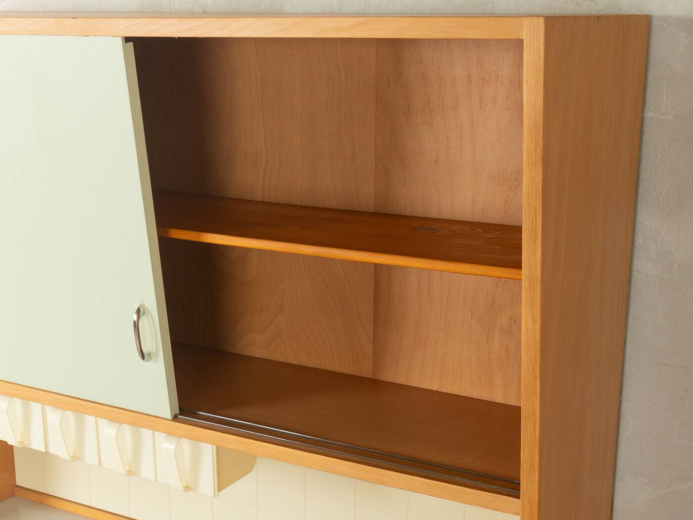Enchanting two-piece kitchen cabinet from the 1950s in typical pastel colours