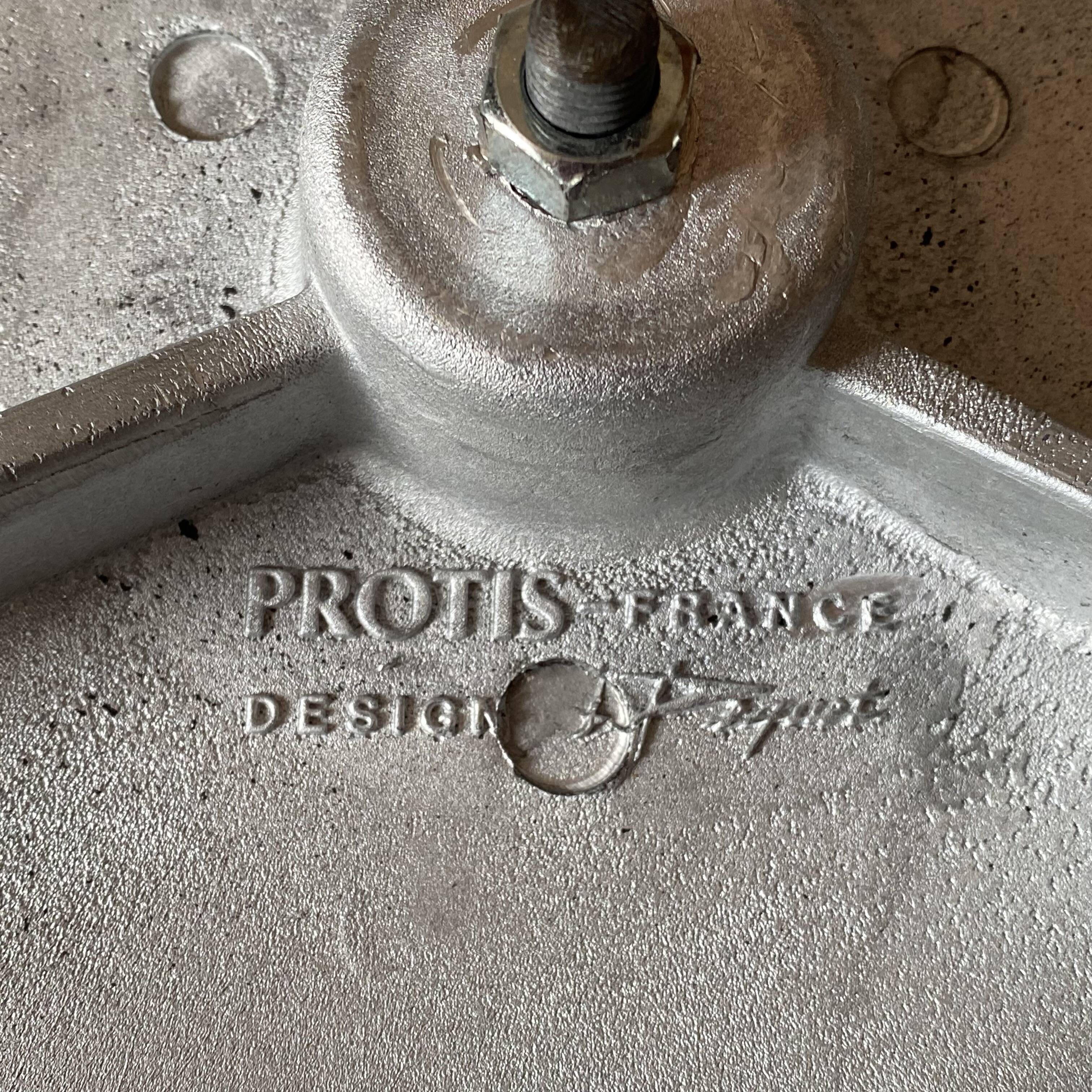 Table bernard dequet for protis. 1980.