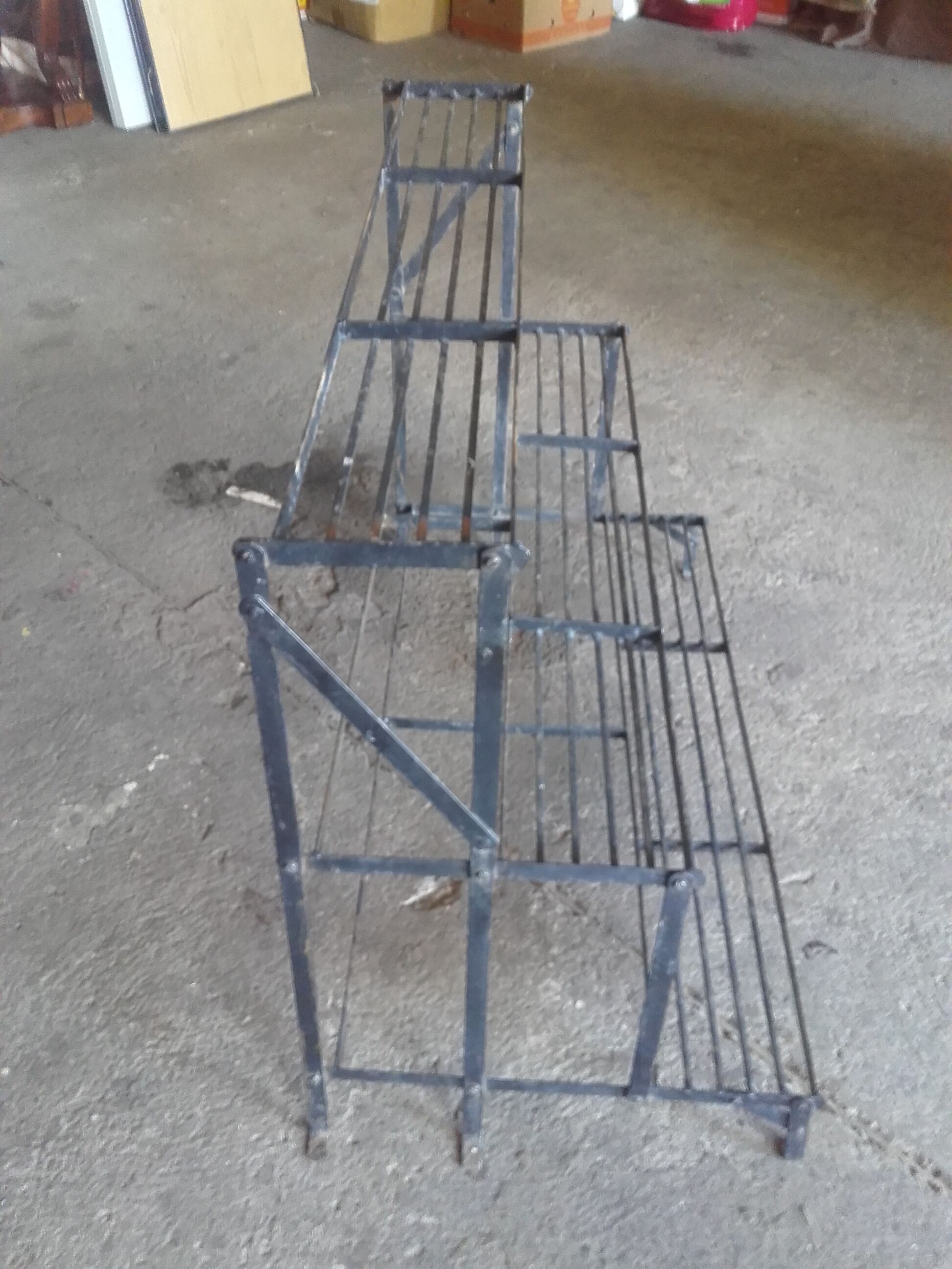 Iron plant holder