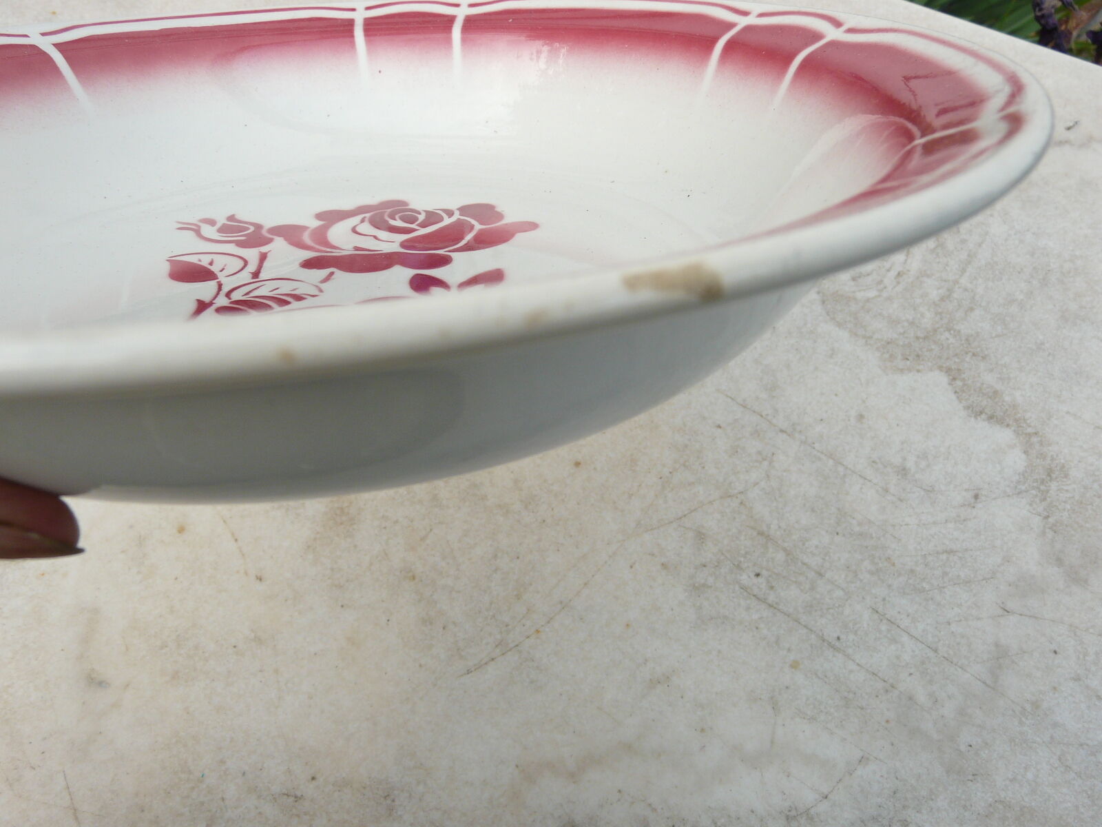 Plat creux de service vintage Badonviller art déco fleurs rouge