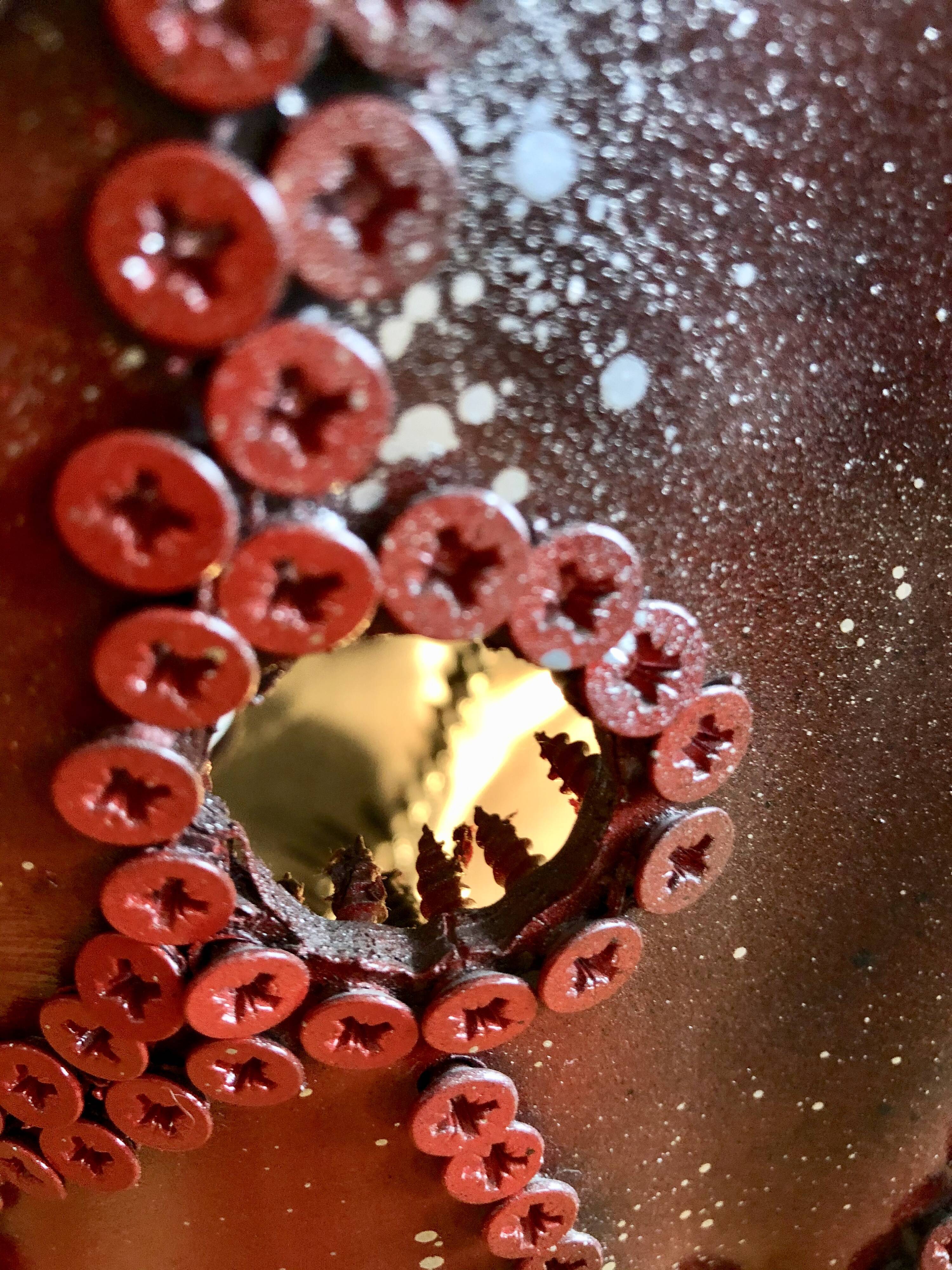 Red bust parquet lamp