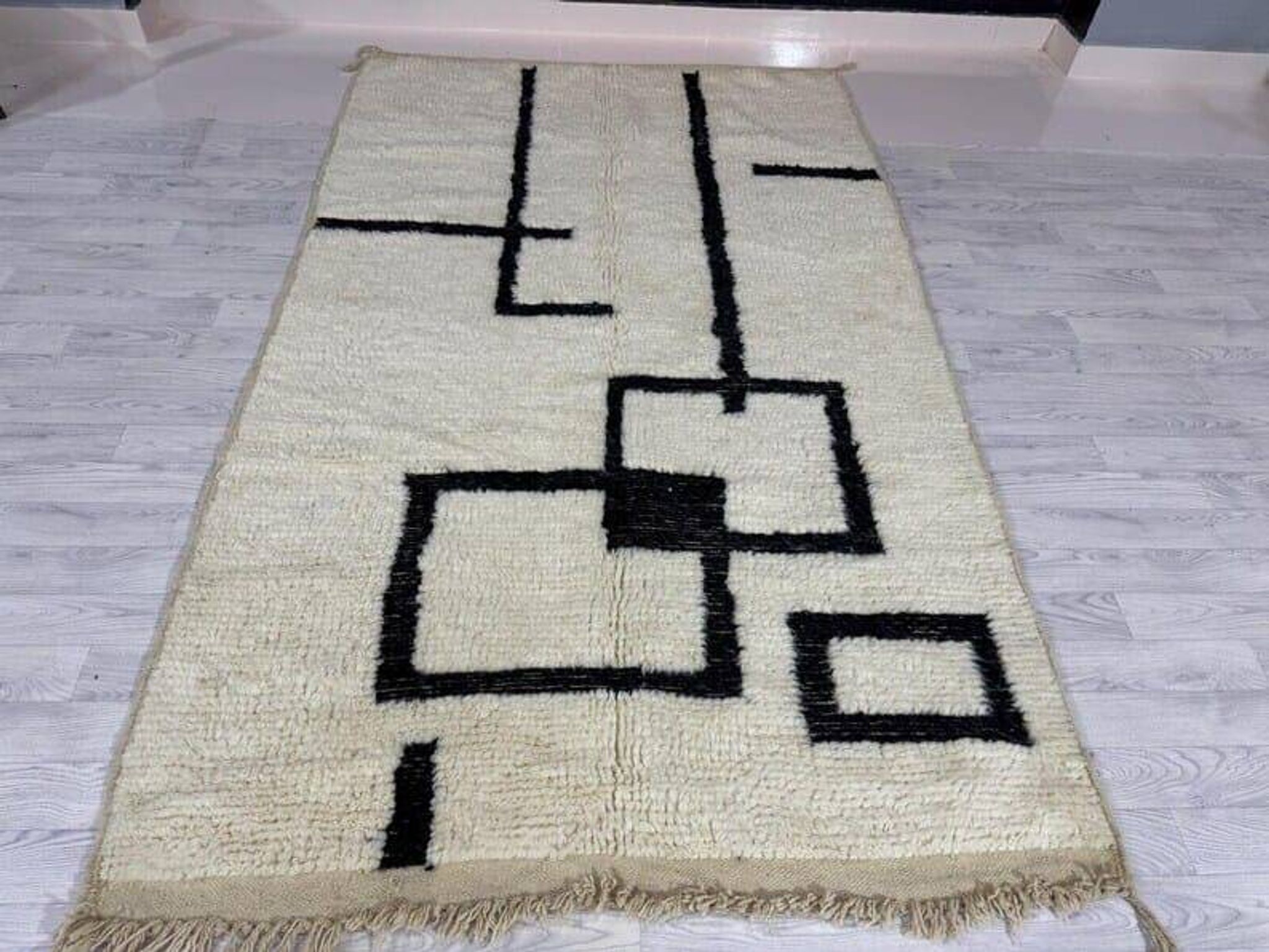 Handmade wool rug size 150 x 250 cm