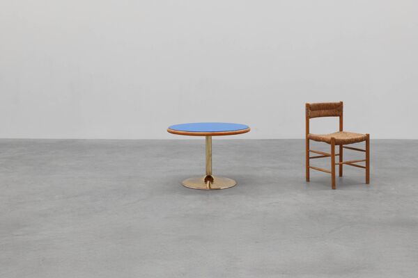 Table basse ronde à plateau bleu et pied tulipe, France vers 1960