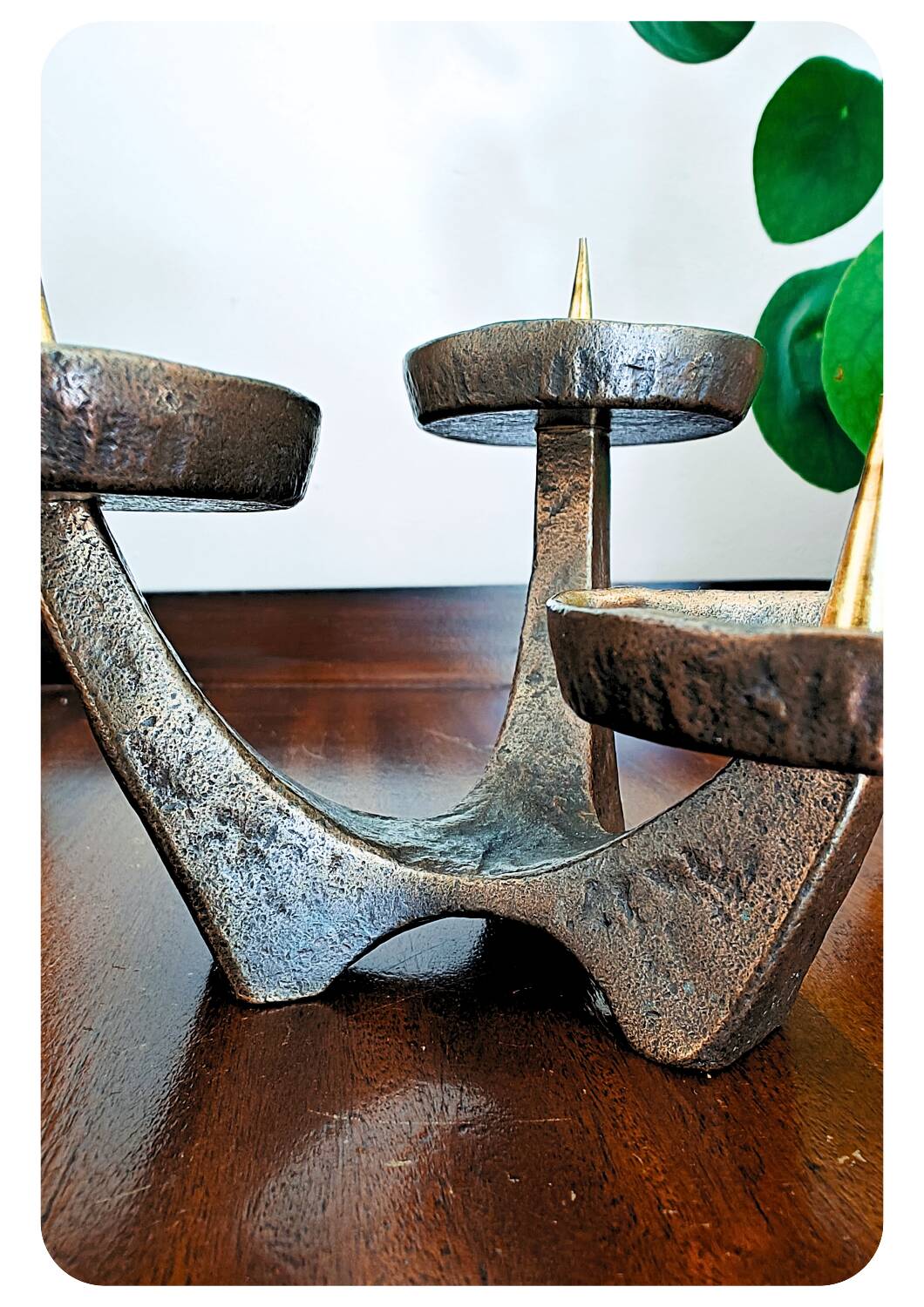 Candélabre en bronze brutaliste du milieu du siècle à trépied