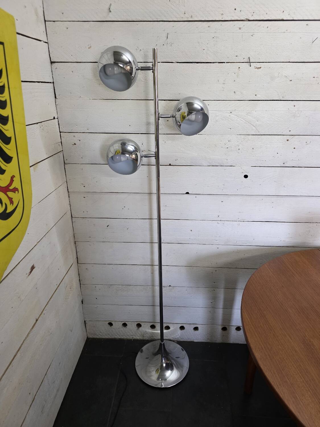 Vintage eyeball floor lamp in chrome metal with tulip base