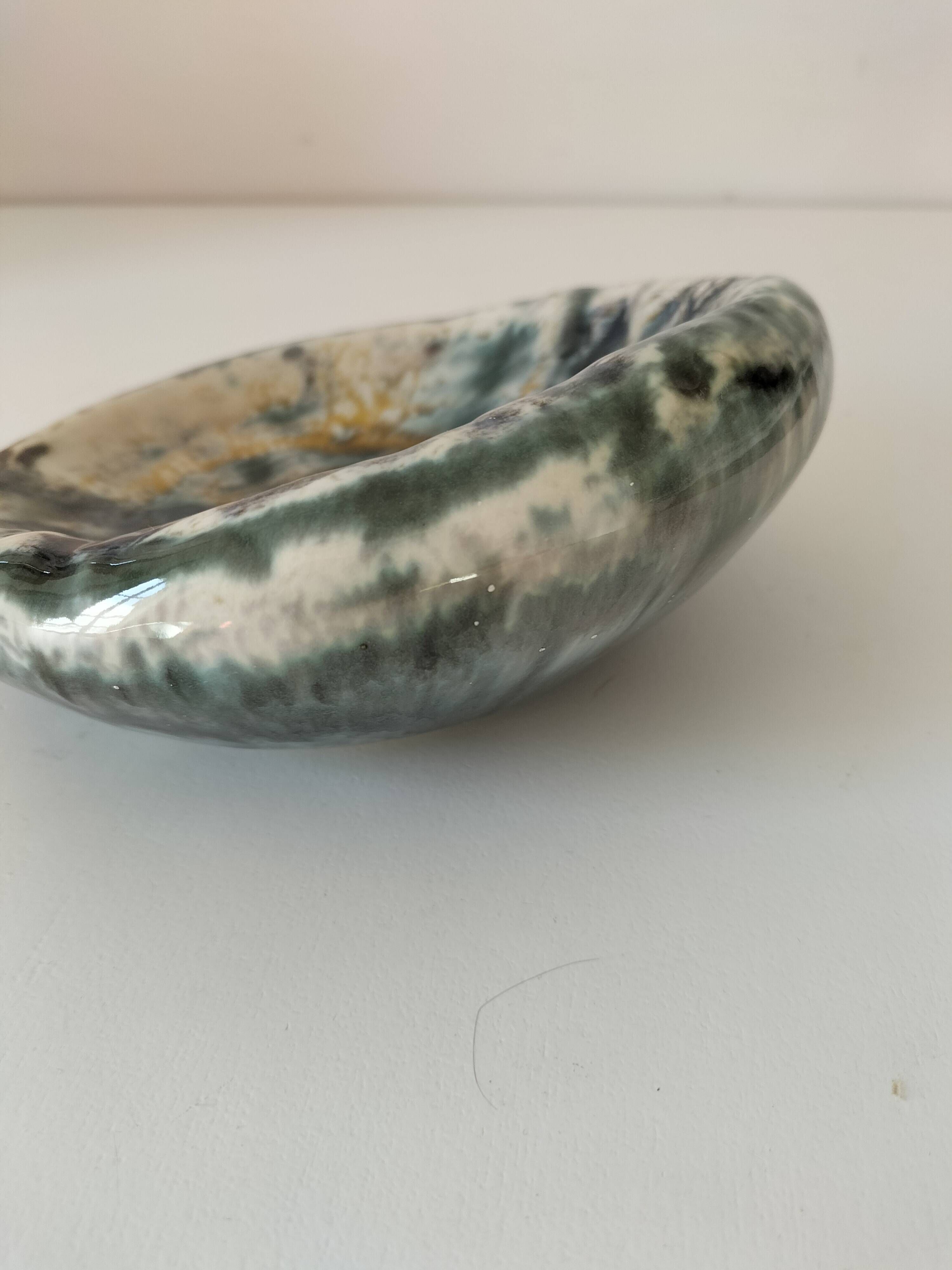 Glazed ceramic cup – Deer in the forest – Incised decoration and free form