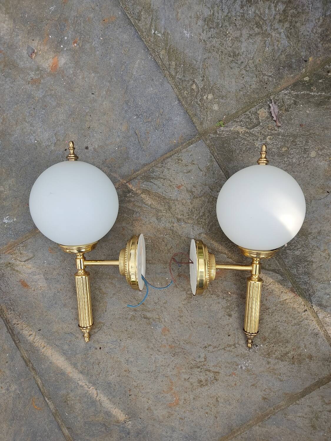 Pair of Art Deco style wall lights in brass and milk glass Sölken Leuch