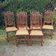 Chaises anciennes sculptées avec assis en rotin