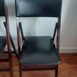 Set of 2 vintage folding chairs