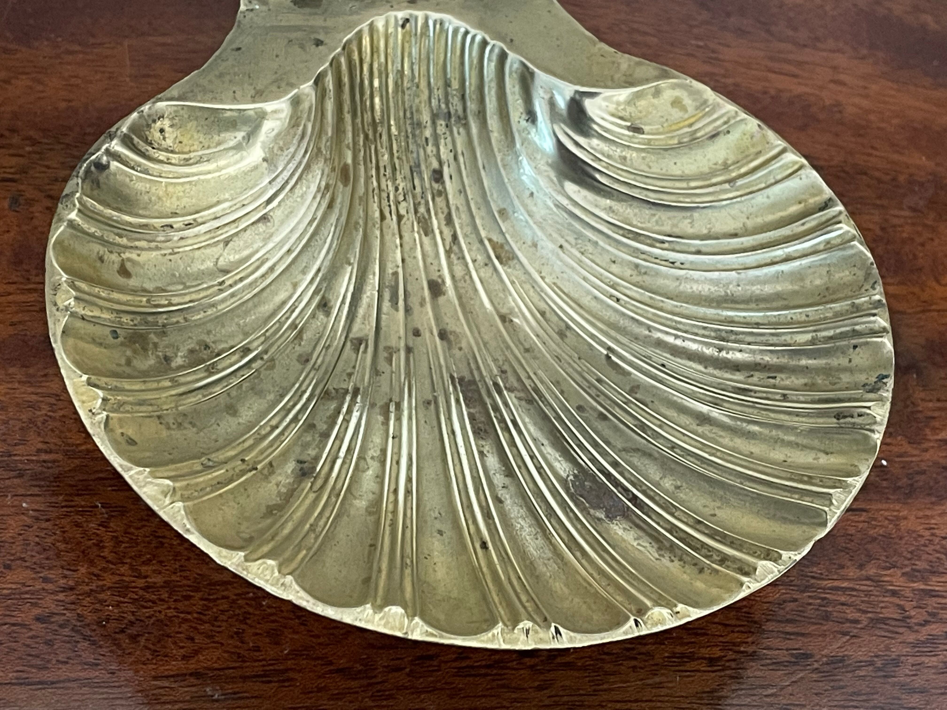 Vide-poches coquille en bronze doré