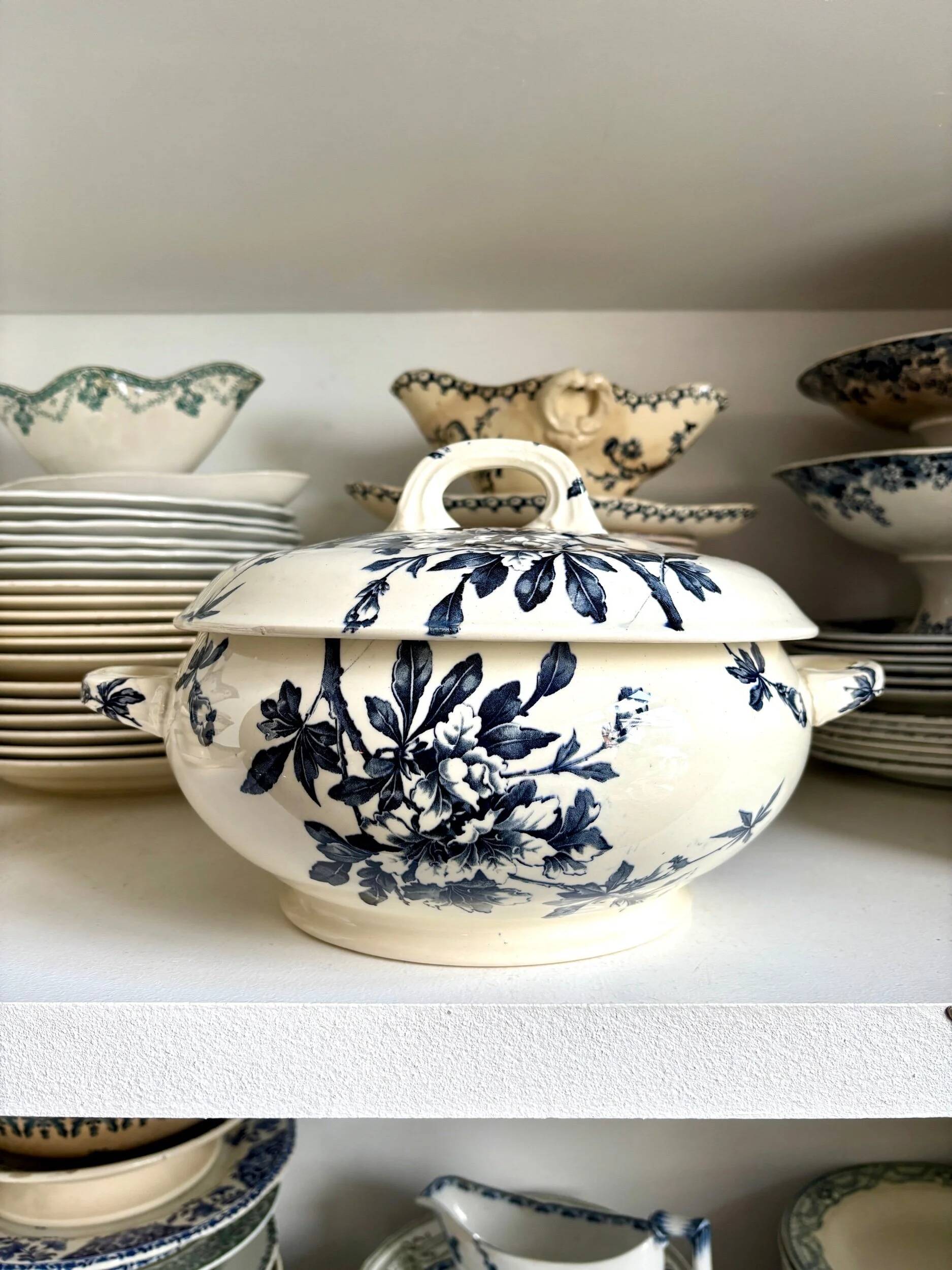 Lunéville blue ironstone tureen, "Azaléa" service