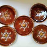 Cinq assiettes à dessert en céramique émaillée création Philippe Jenvrin