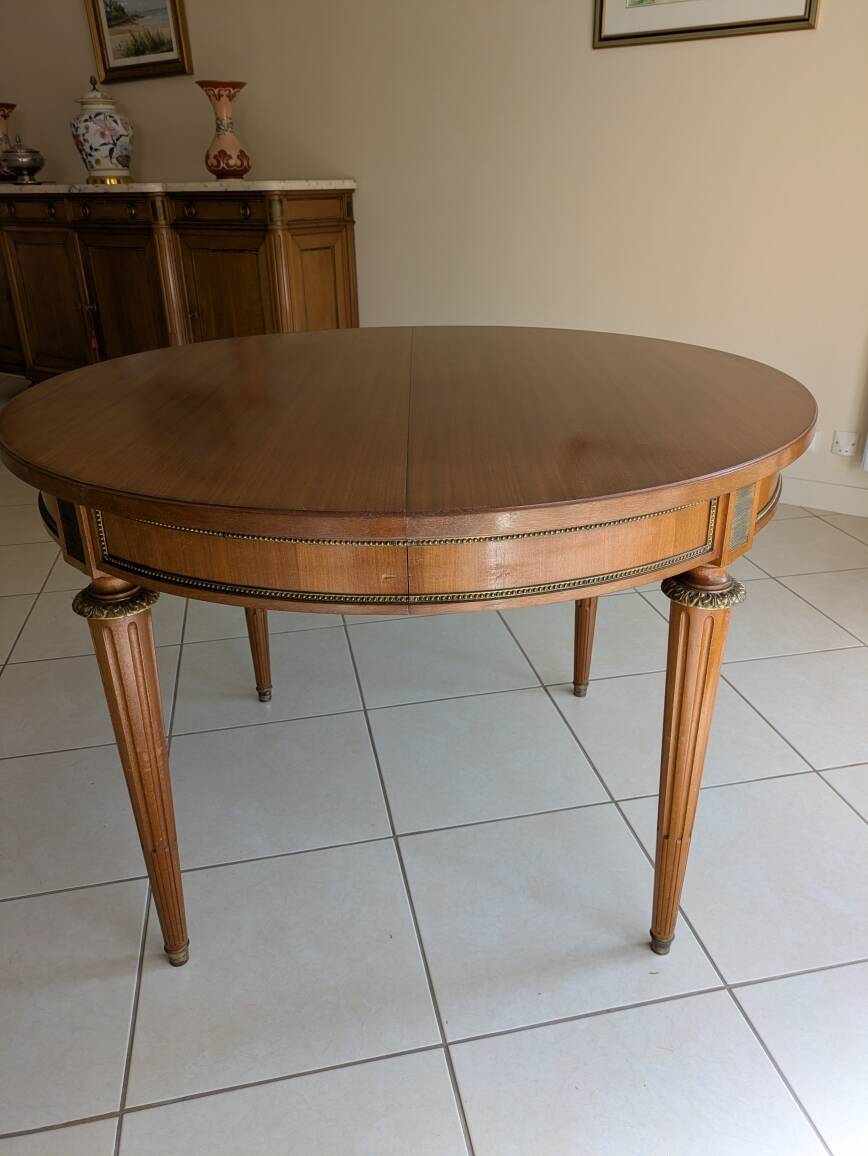 Table(diamètre 110 ) style  louis xvi  merisier