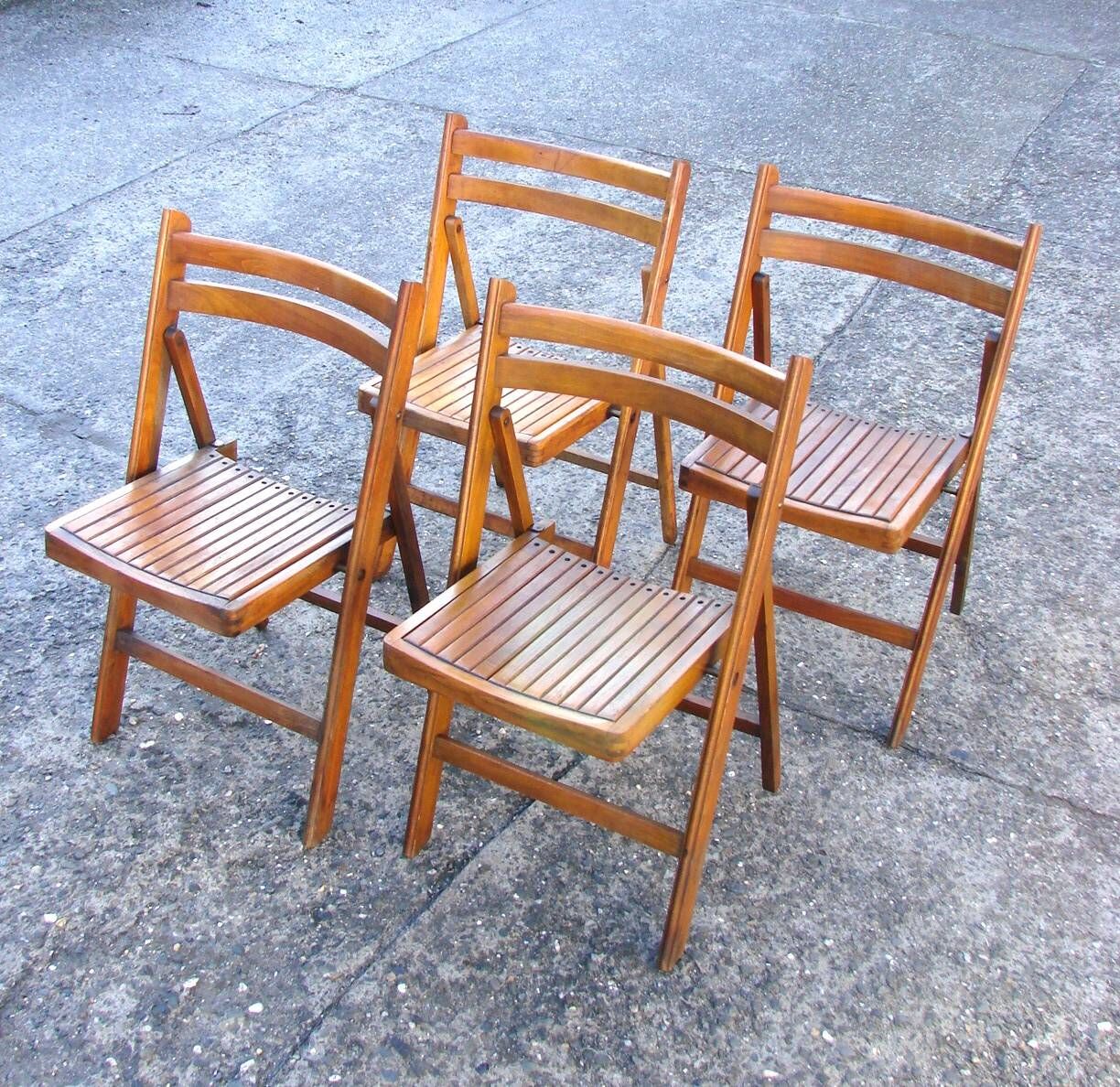 A set of 4 vintage folding wooden chairs, 1970s.