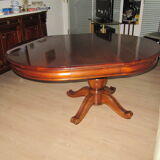 Table diameter 115 cm solid wood, excellent condition sold with 2 extensioncords of 40 cm each and 6 chairs style in excellent condition.