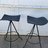 Paire de tabourets de bar pivotants artisanaux en métal de style industriel, 1950