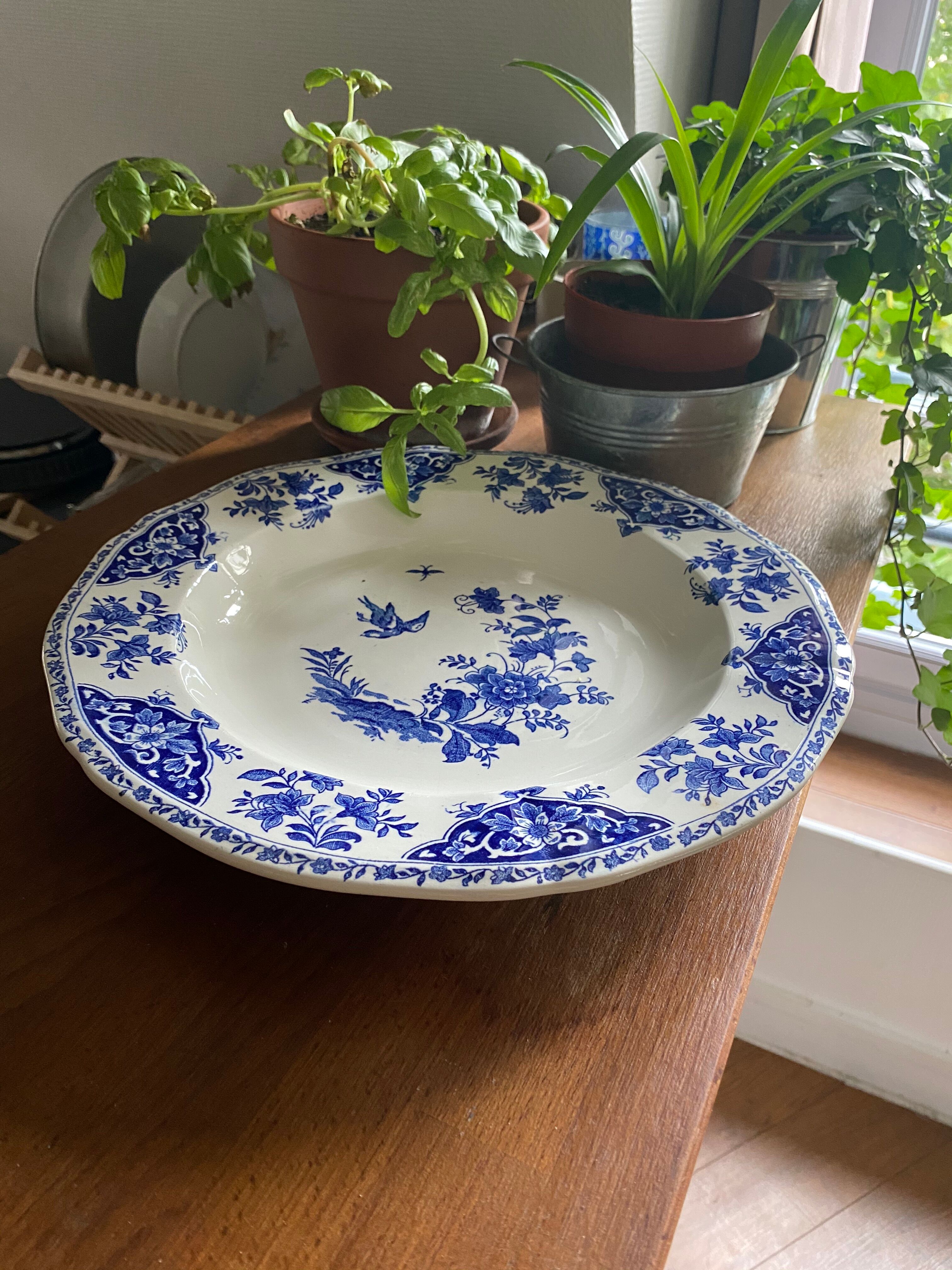 Lot of 5 plates and 1 cup Gien