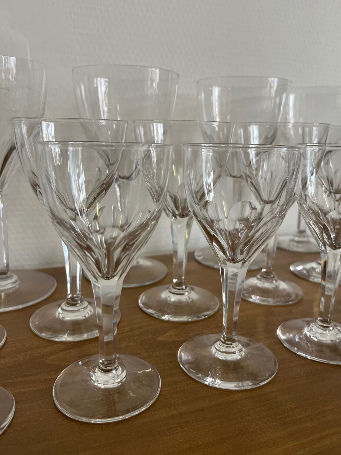 Set of 16 Nestor crystal glasses from Saint Lambert.