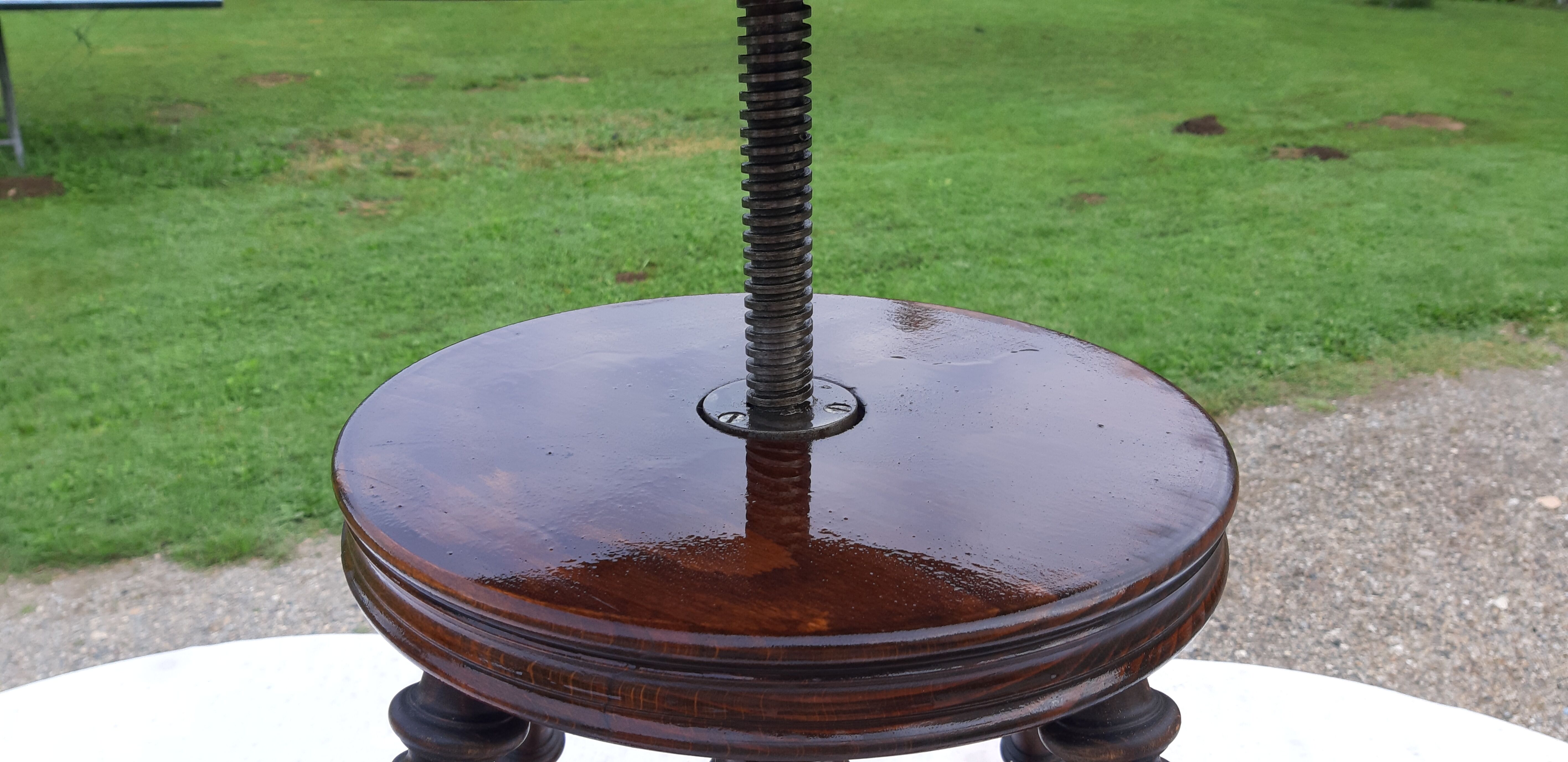 Piano chène and velvet tabouret