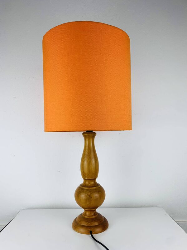 Lampe bois tourné abat jour orange, années 70