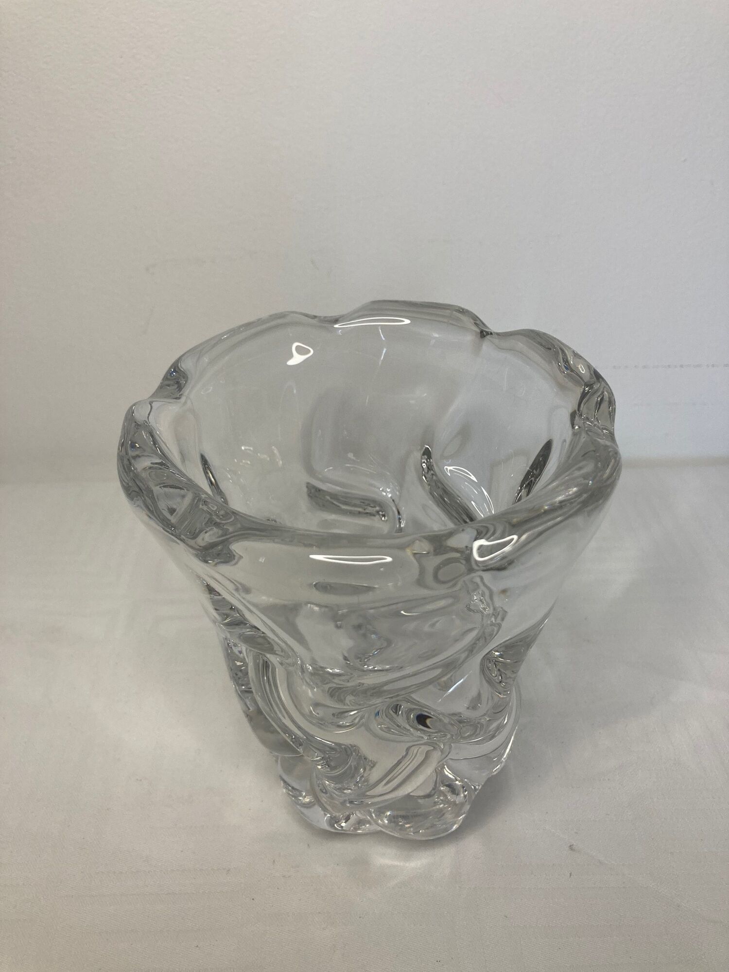 Vase glassware in molded crystal daum signed around 1960
