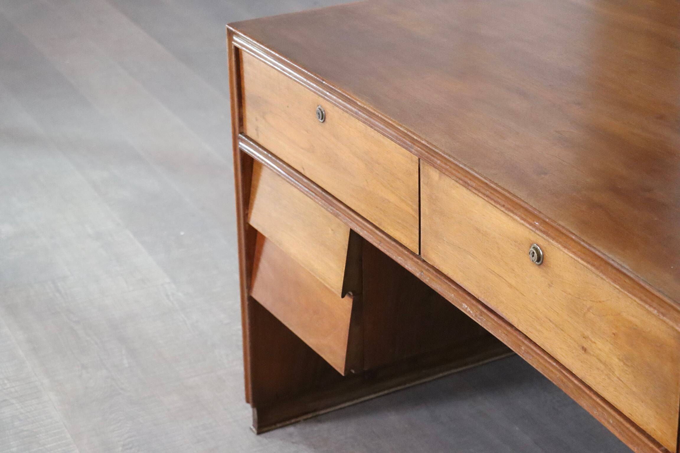 Curved Directors Desk In Walnut, Italy 1940s