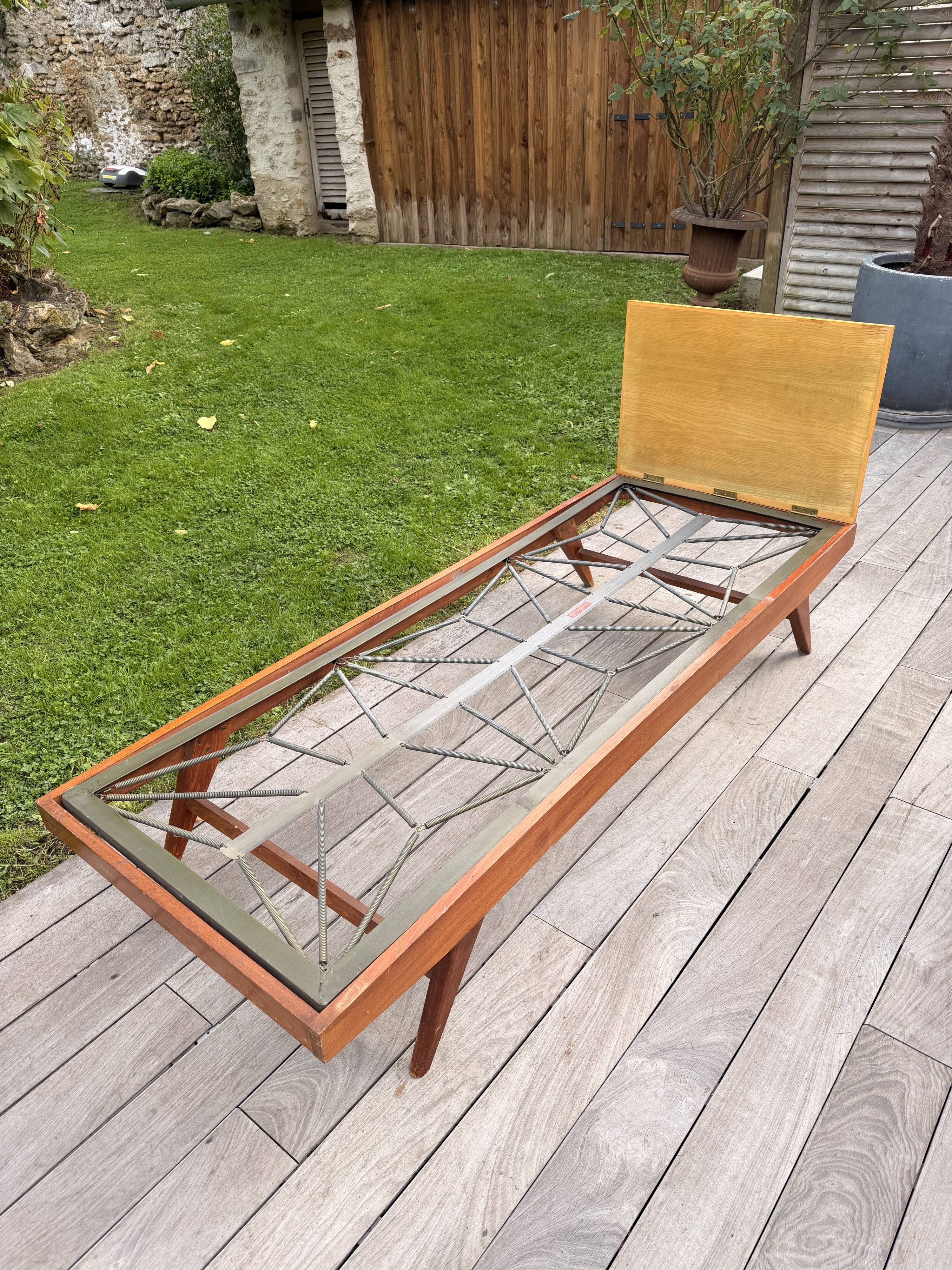 Banquette daybed par Pierre Guariche 1954