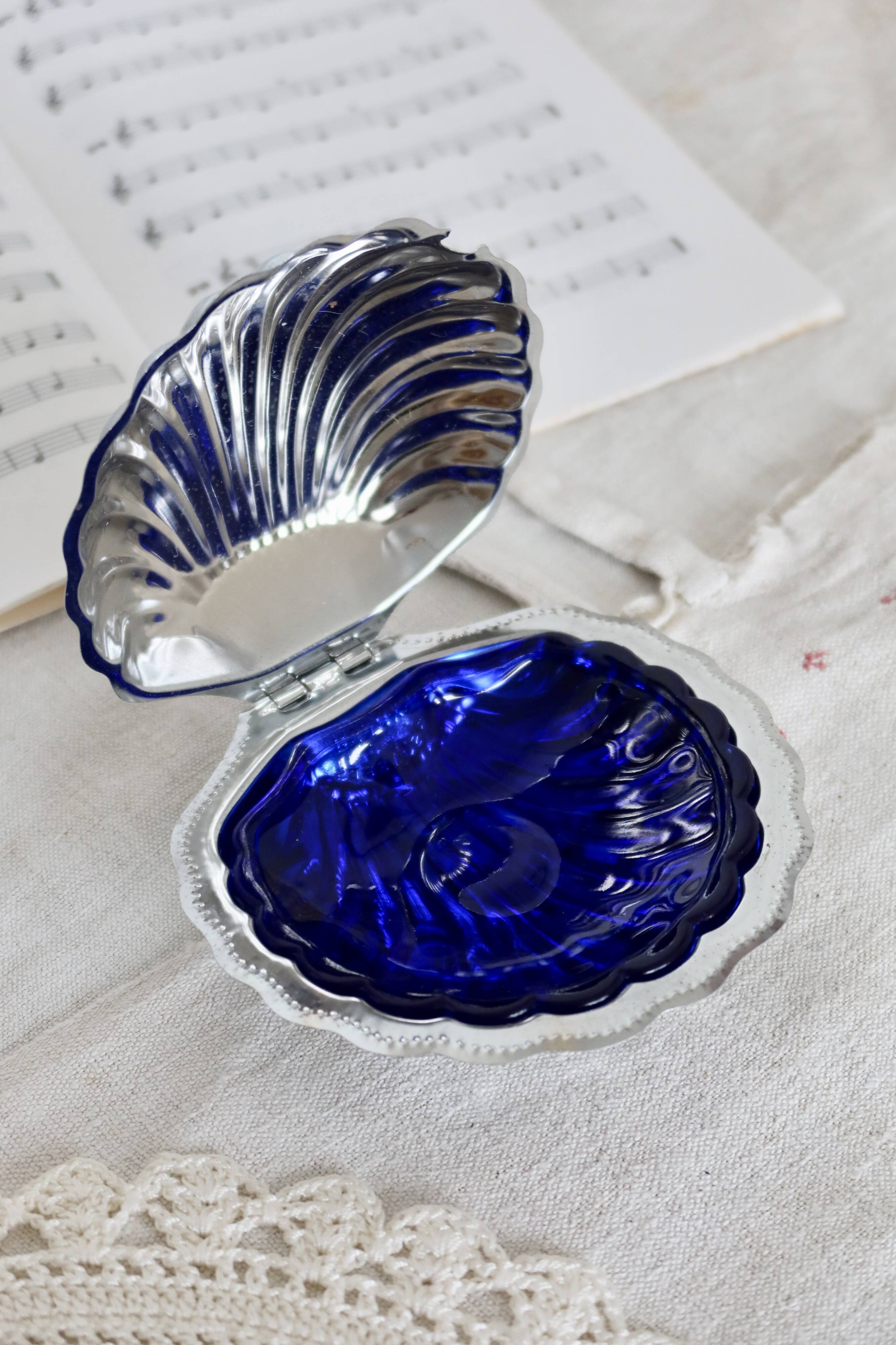 Vintage shell butter dish from the 1970s