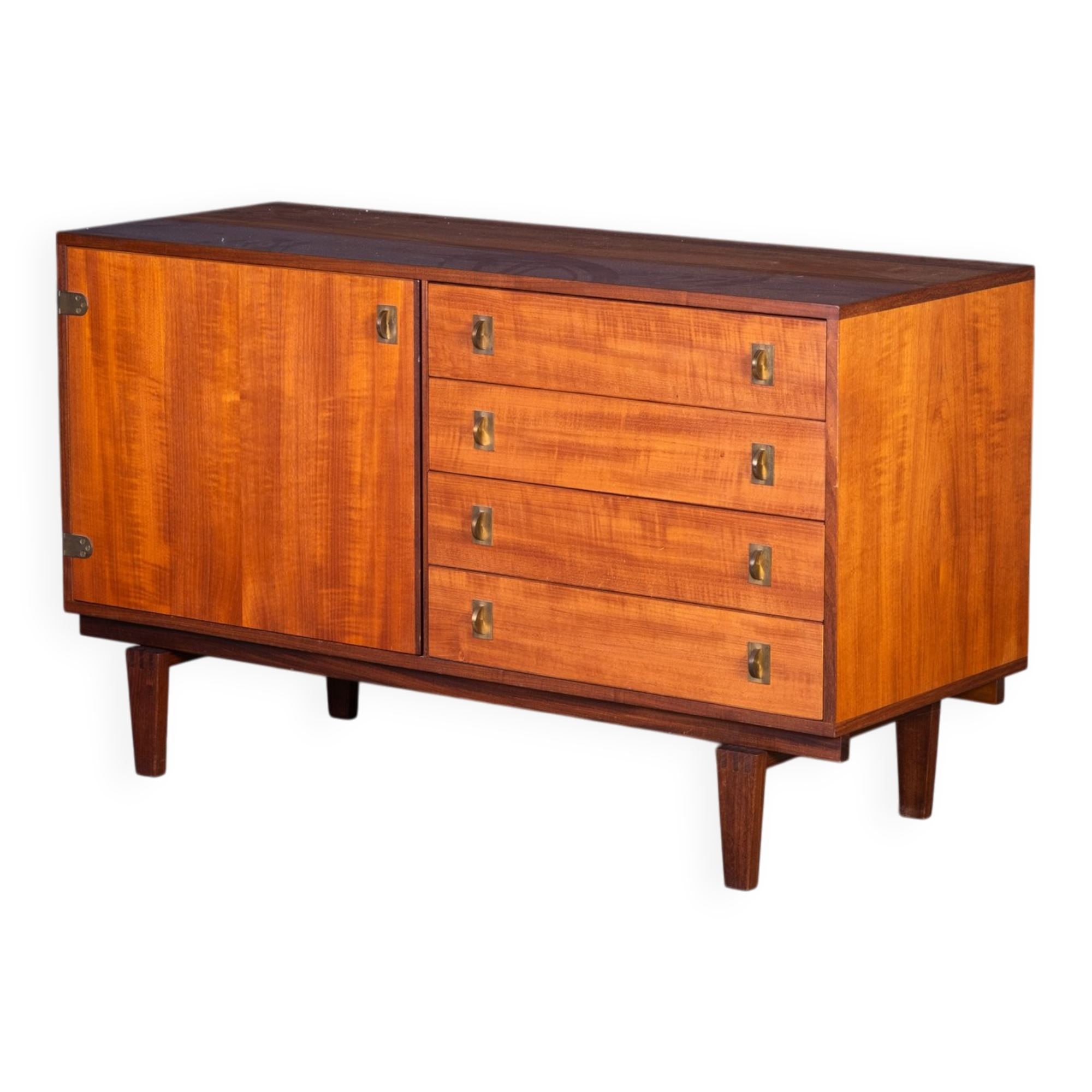 Enfilade Basse en Teck avec Poignées en Laiton par Peter Løvig Nielsen, 1960s