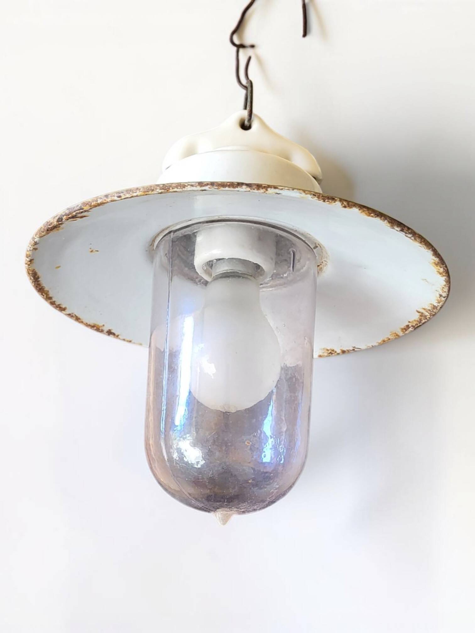 Suspension industrielle 1950