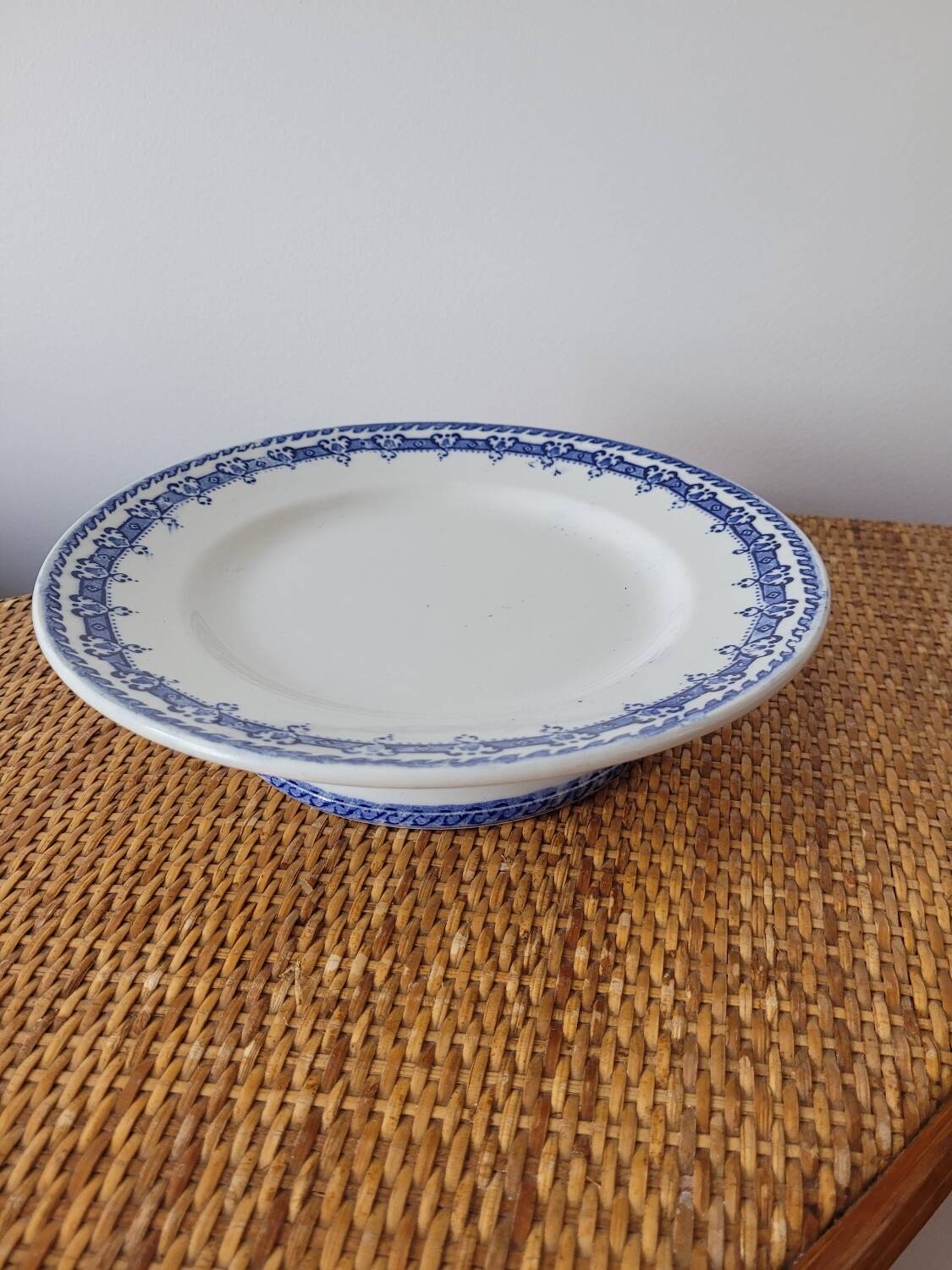 Mikado plate on pedestal from Orchies