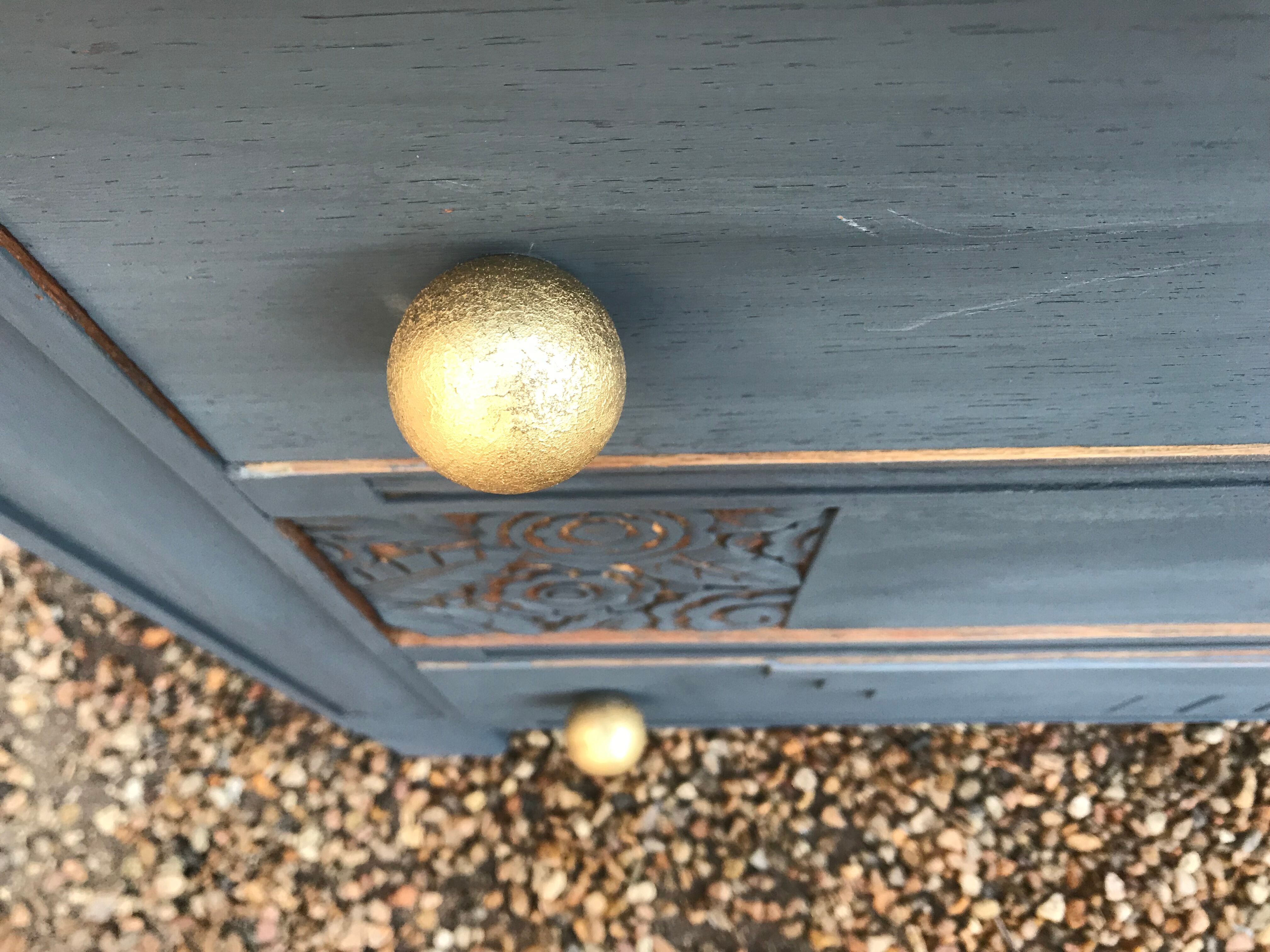 Vintage dresser