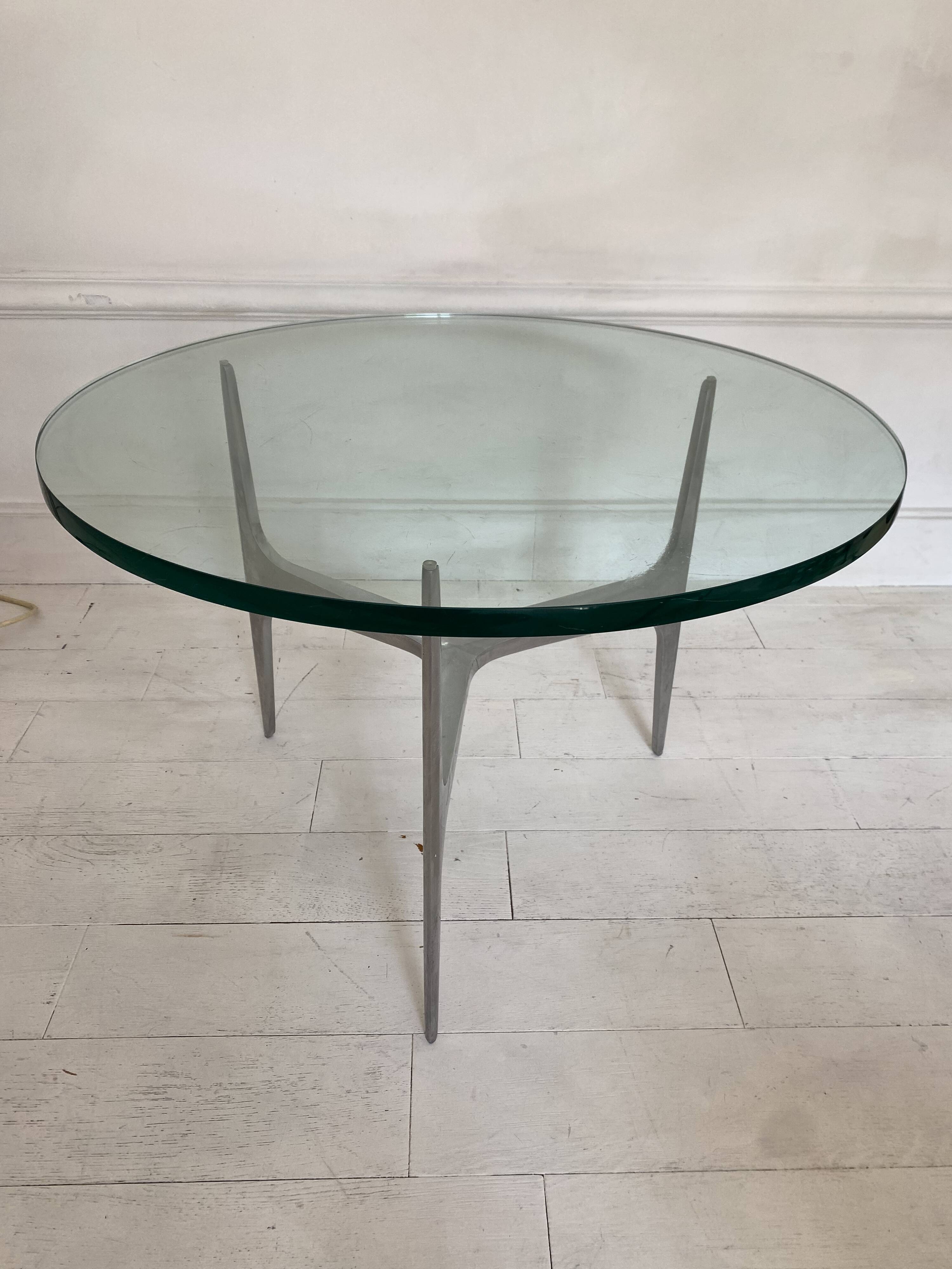 Knut HESTERBERG Round coffee table in glass and polished aluminum