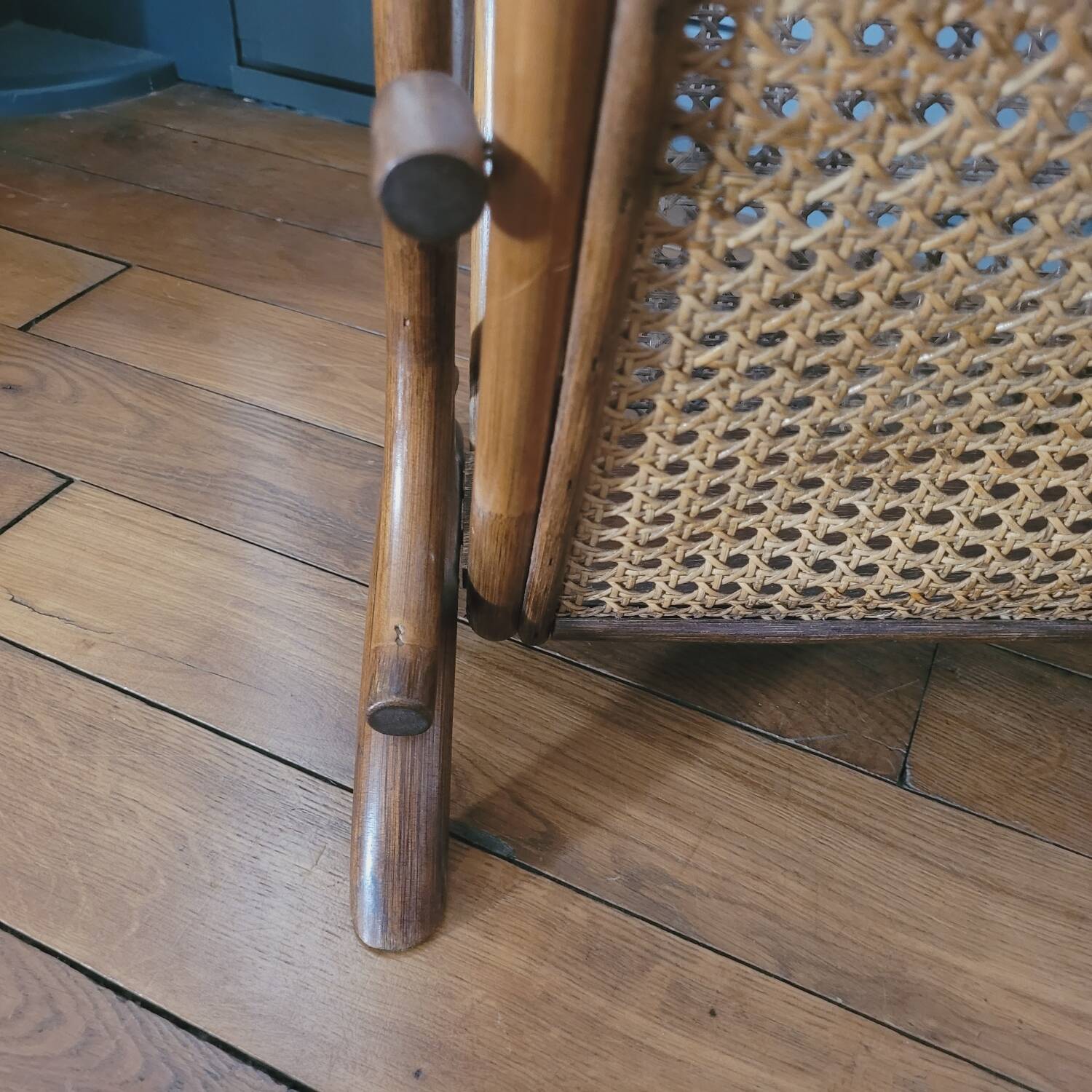 Porte-revues vintage en rotin et cannage – Années 60