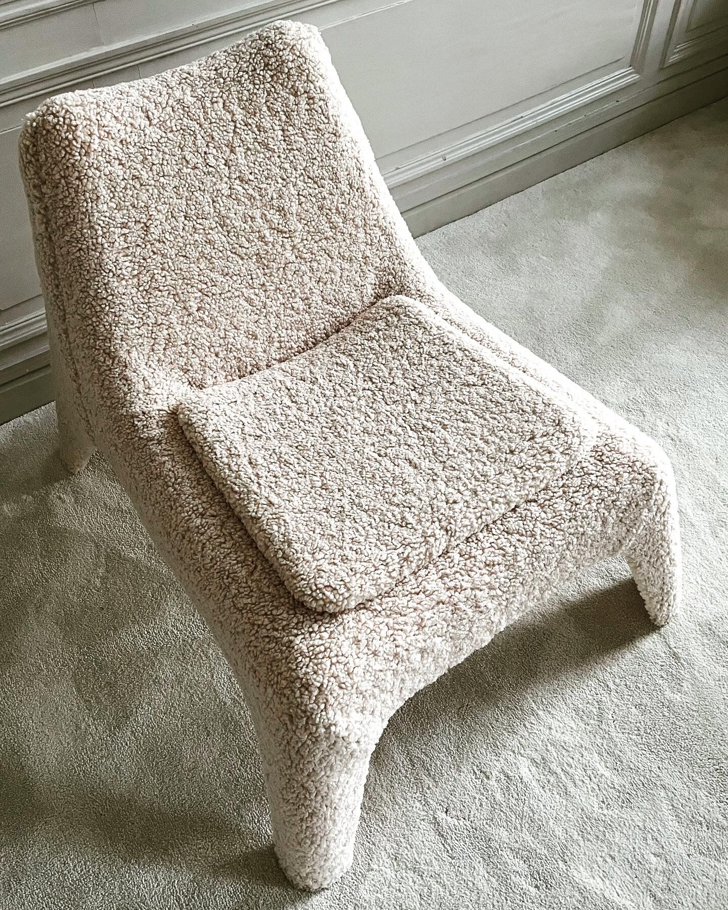 Heated chair in moumoute, sheepskin