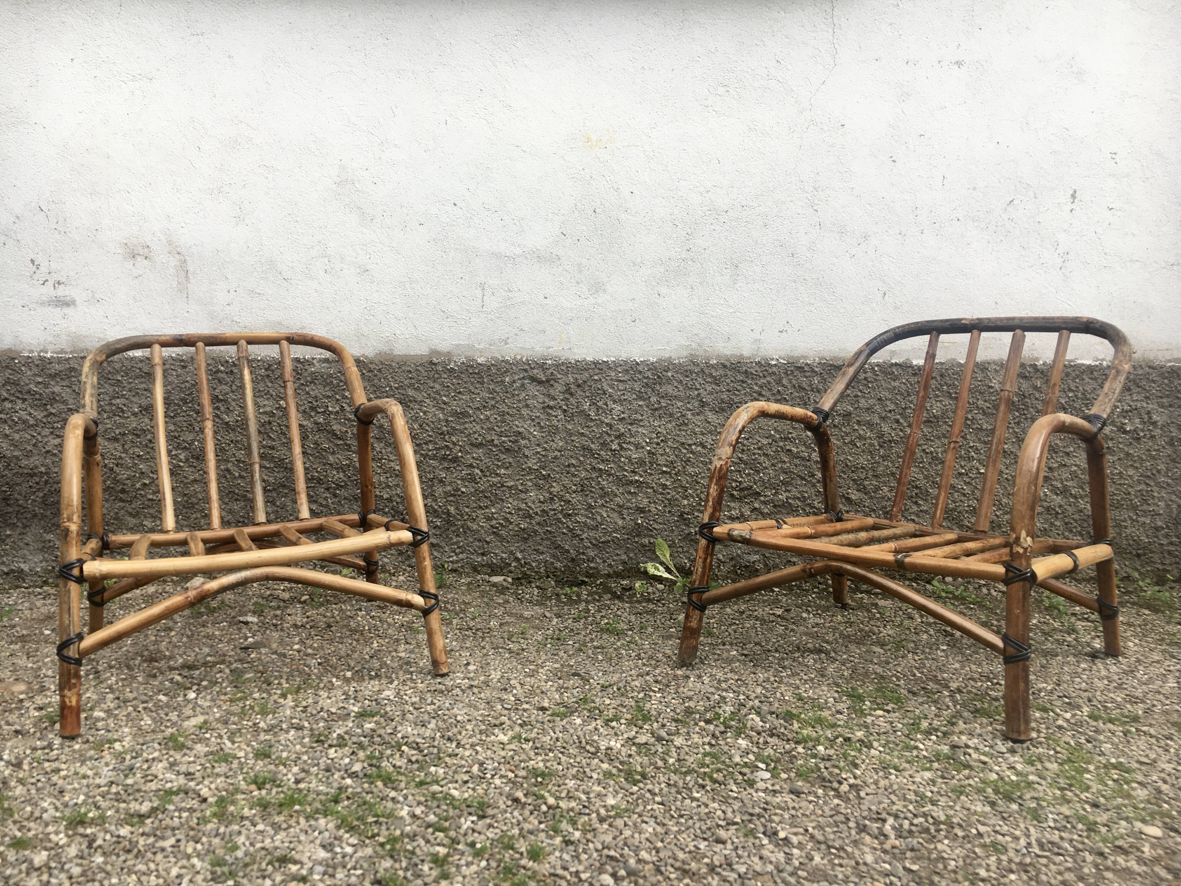 Pair of rattan armchairs and vintage oval table