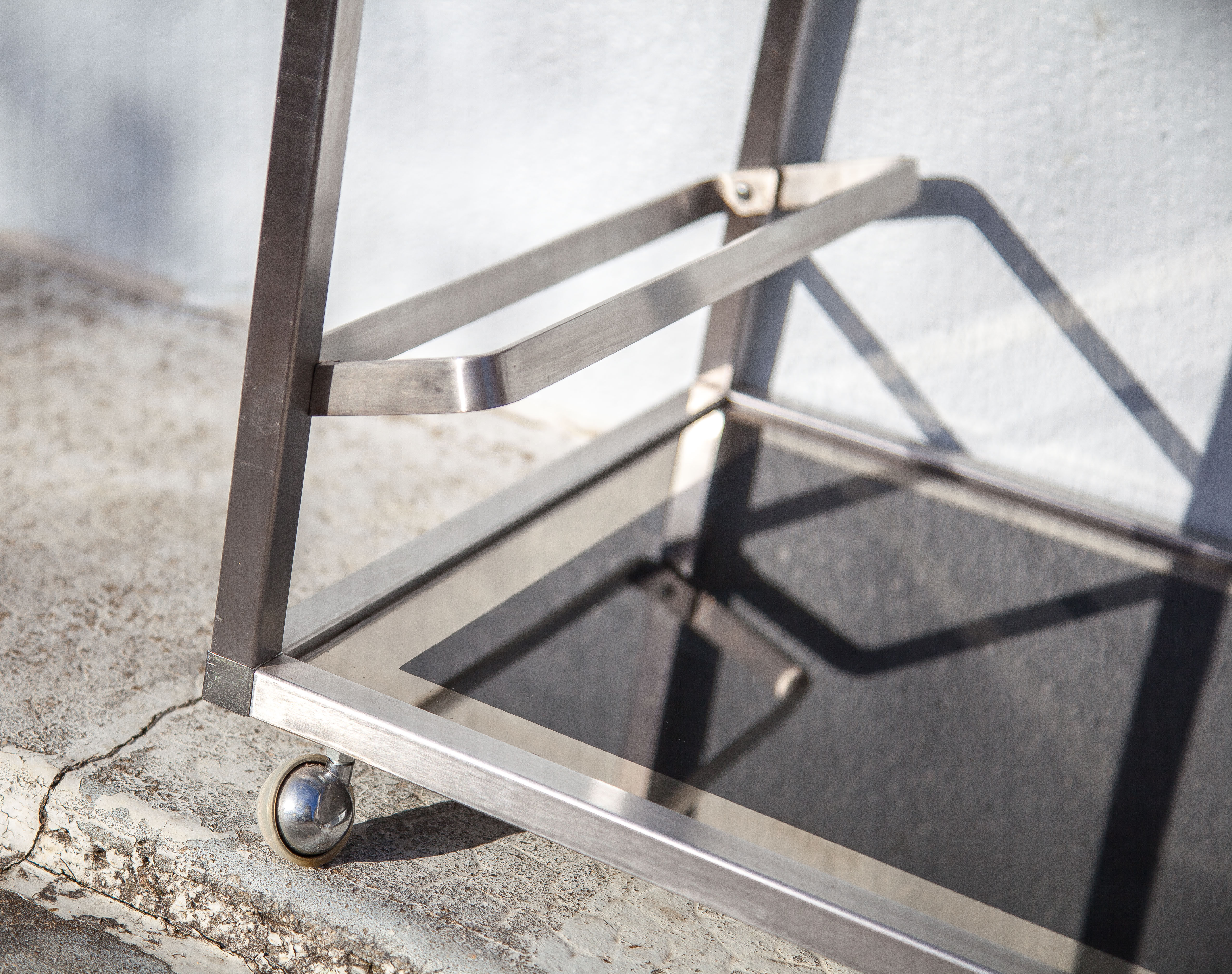 Serving glass mirror and vintage chrome, trolley with wheels, rolling bar, design bauhaus