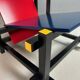 Chaise rouge et bleue de Gerrit Rietveld par Cassina
