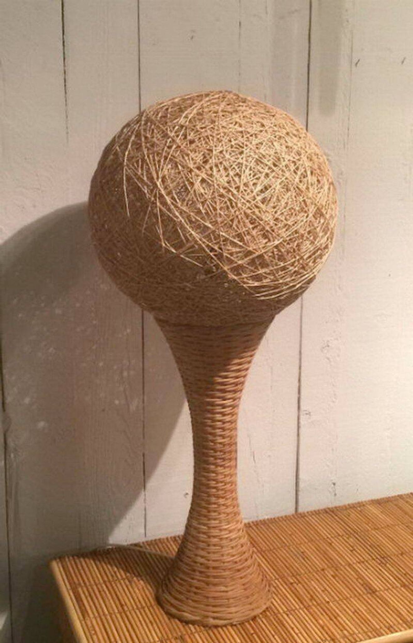 Grande lampe en rotin