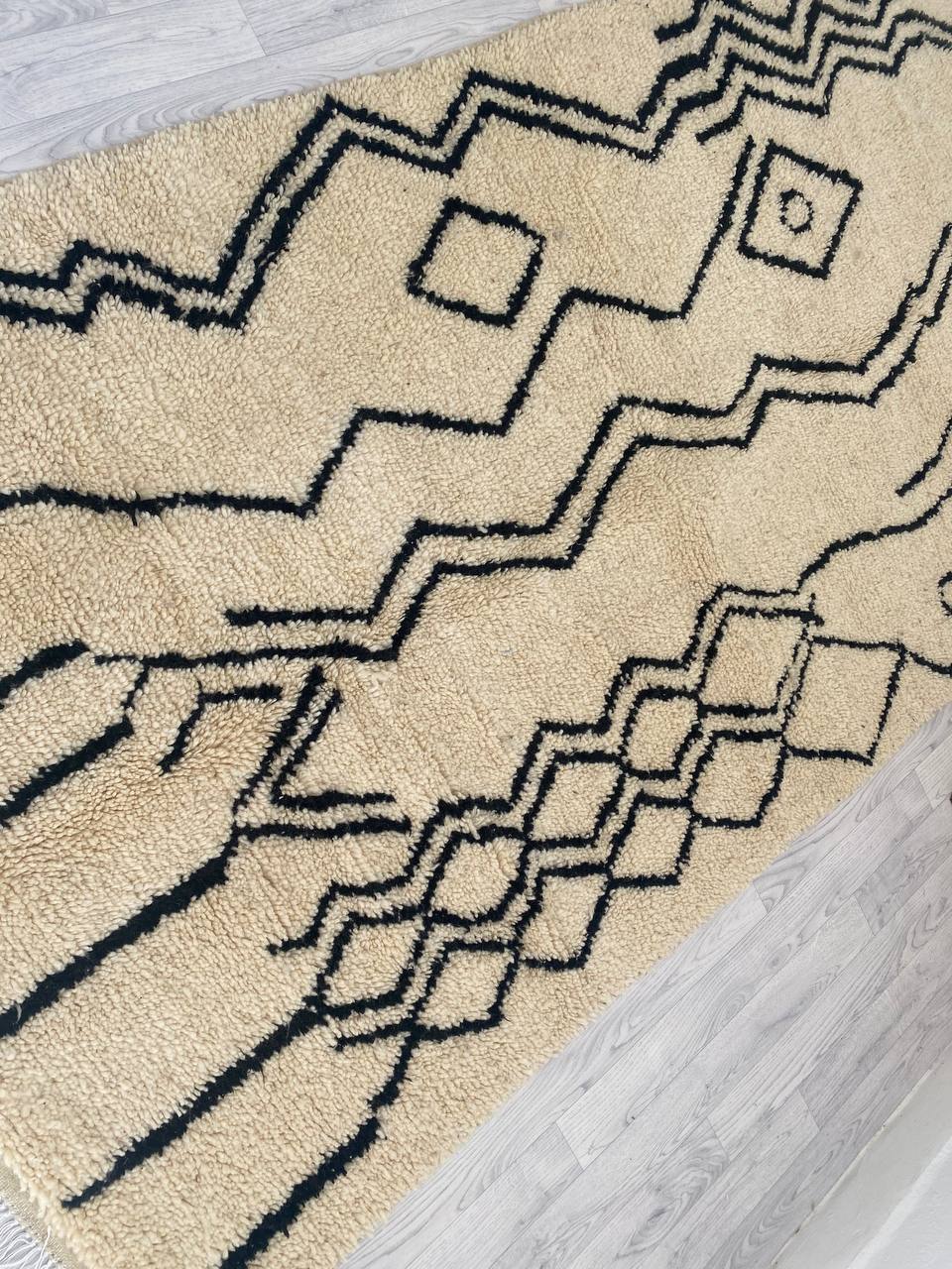 Handmade Moroccan Berber rug 278 x 145 CM