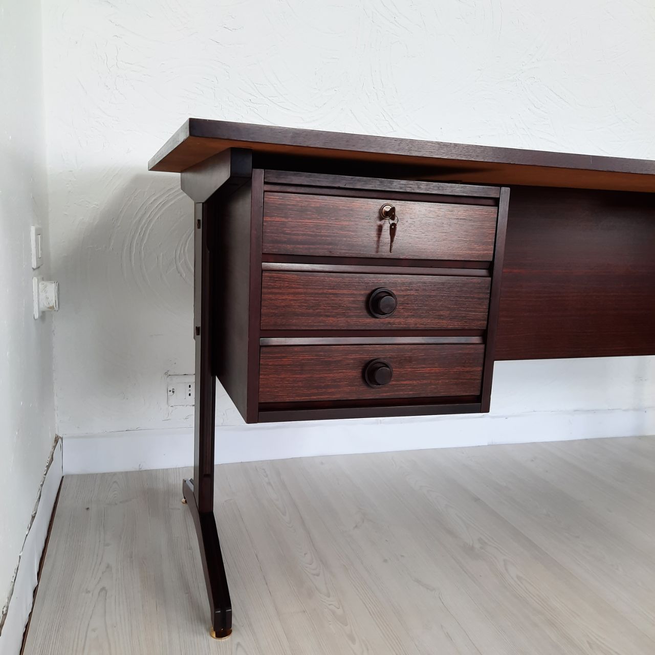 Center desk - vintage - AV contemporary furnishings