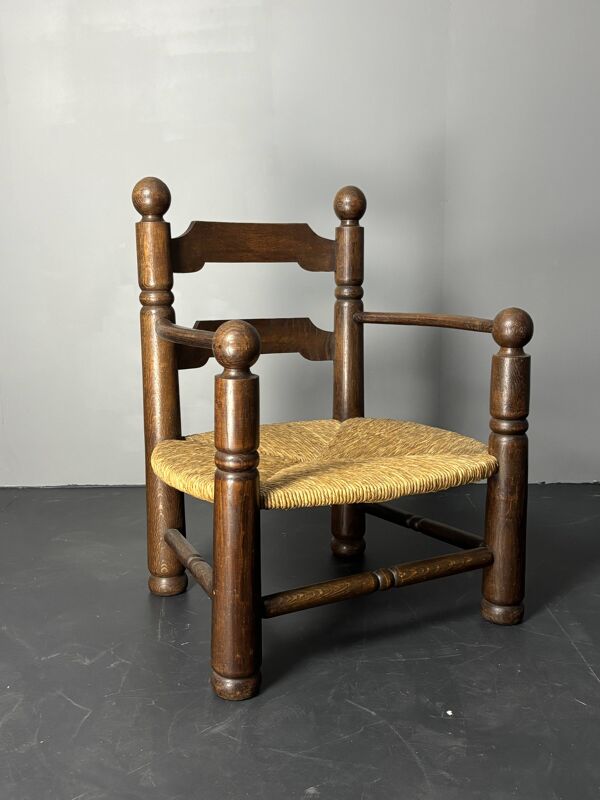 Fauteuil d'appoint brutaliste français en chêne bas, par Charles Dudouyt, vers 1940