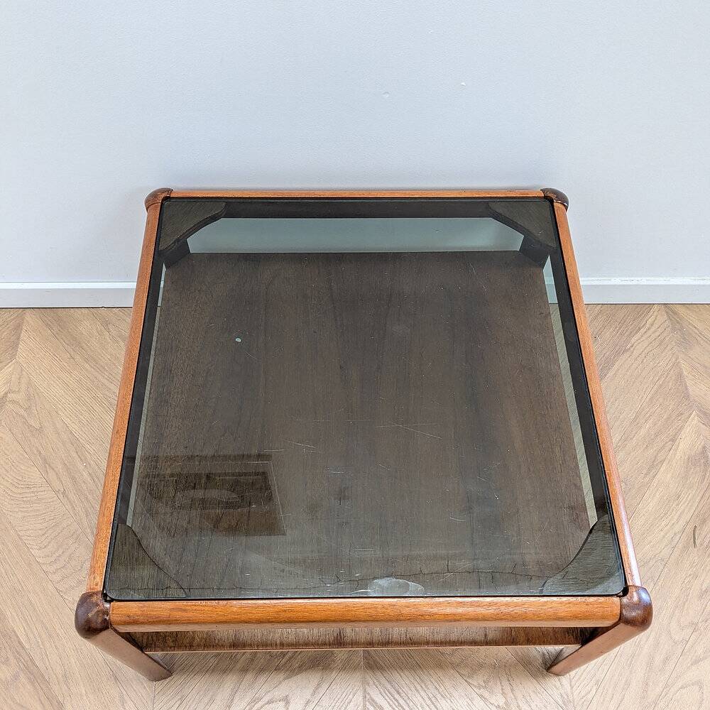 Table basse plateau en verre fumé