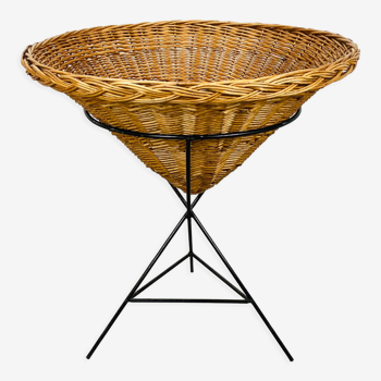 Display basket 50s wicker tripod