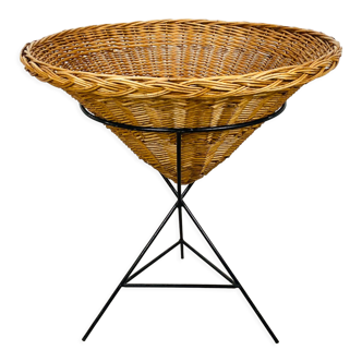 Display basket 50s wicker tripod